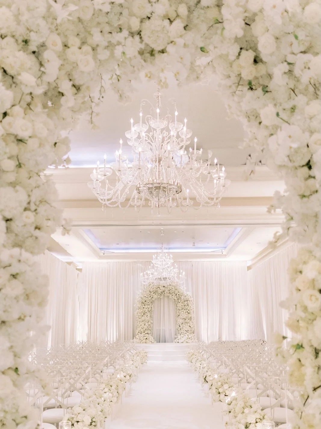 The wedding world is all abuzz with Pantone&rsquo;s Color of the Year announcement&hellip; and this year it&rsquo;s &ldquo;Cloud Dancer.&rdquo; It may not technically be a color, but when white is done right, it becomes the whole story.
⠀⠀⠀⠀⠀⠀⠀⠀⠀
⠀⠀⠀