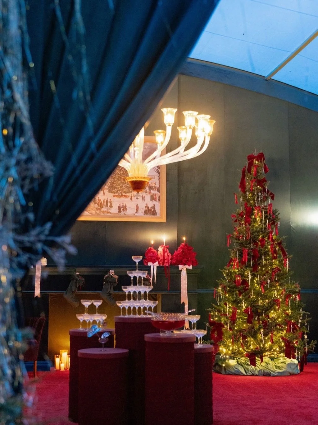 Mid-century merriment!  Tinsel dripped, candles were glowing and highballs clinked in every corner. It was a feeling an experience&mdash;like being a guest in someone&rsquo;s living room of a bygone era.  At the helm, our hostesses @laurynprattes and