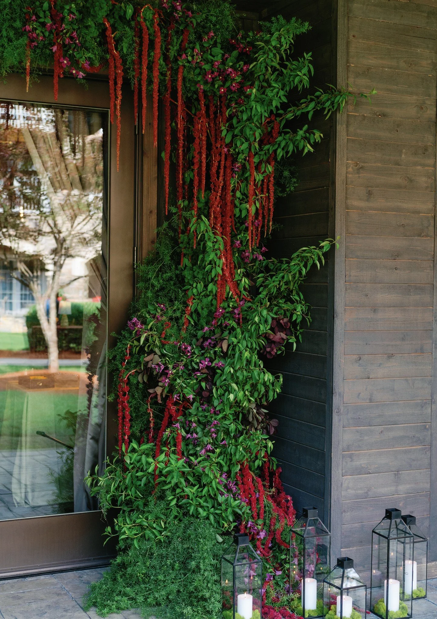 Summer blooms, holiday hues.

This lush palette of ruby reds and garden greens stole the show at a June wedding, but it&rsquo;s proof that color knows no season. Bold, joyful, and just the right kind of timeless, these florals whisper holiday without