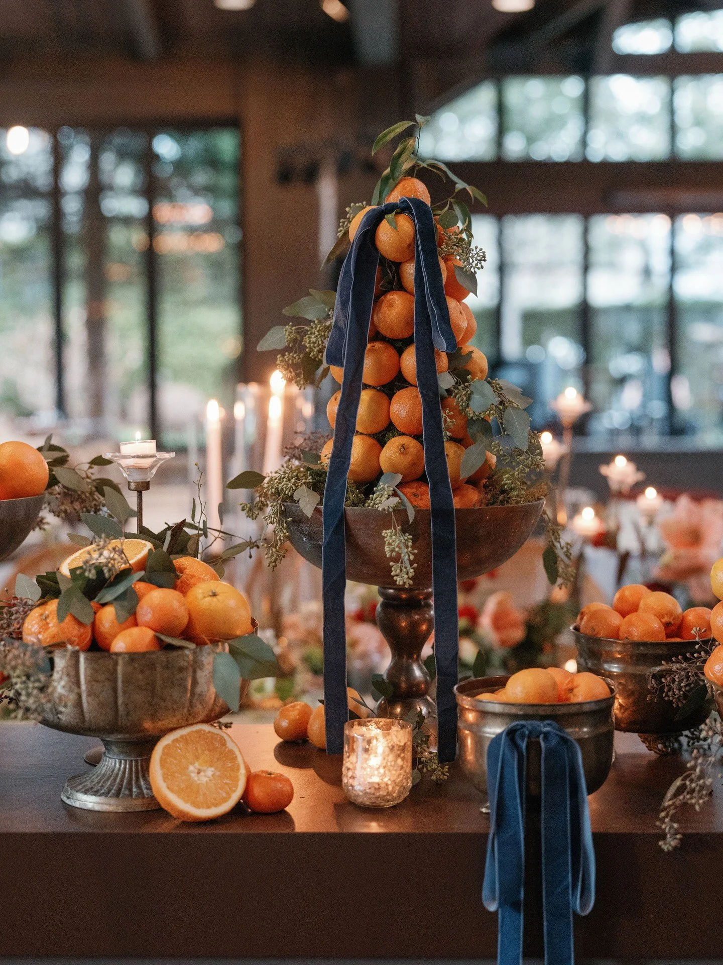 Citrus at Christmas!

The perfect burst of brightness to holiday wedding!

@toast_events
@jessgoldphoto
@oldedwardsevents
@floressenceflowers