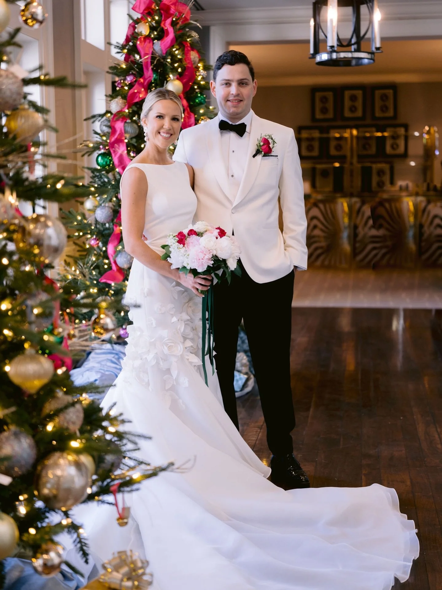 Have yourself a Married little Christmas! Happy 1 year Claire and David! 
⠀⠀⠀⠀⠀⠀⠀⠀⠀
⠀⠀⠀⠀⠀⠀⠀⠀⠀
@toast_maren
@laurastonepho @ufebuckhead