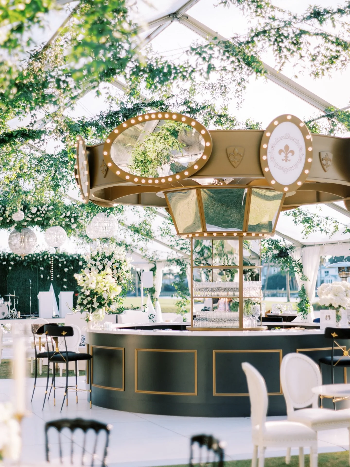 Spinning into the new year with the kind of joy only a carousel can conjure. Here&rsquo;s to another trip around the sun&mdash;steady, and thoughtful with a bit of  wonder! Happy New Year!
⠀⠀⠀⠀⠀⠀⠀⠀⠀
@perryvaile
@toast_cate
@sejourevents
@crushbyevent