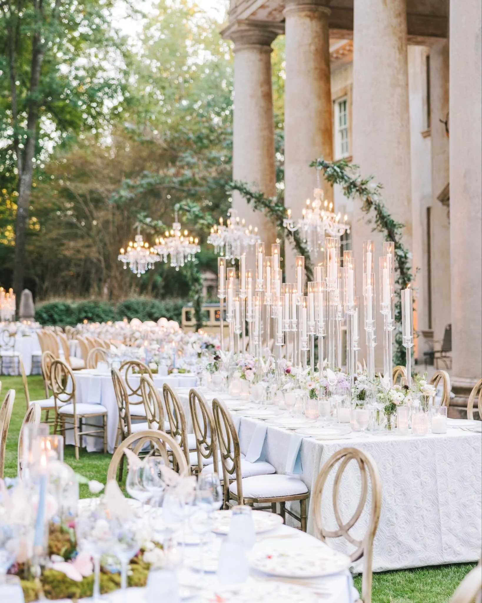 There are a lot of details to take in here, but start with spotting the butterflies.

Calle and Nick&rsquo;s day at Swan House had something new to notice in every corner, and felt like a real life fairytale through the entire day!&nbsp;

Planner- @t