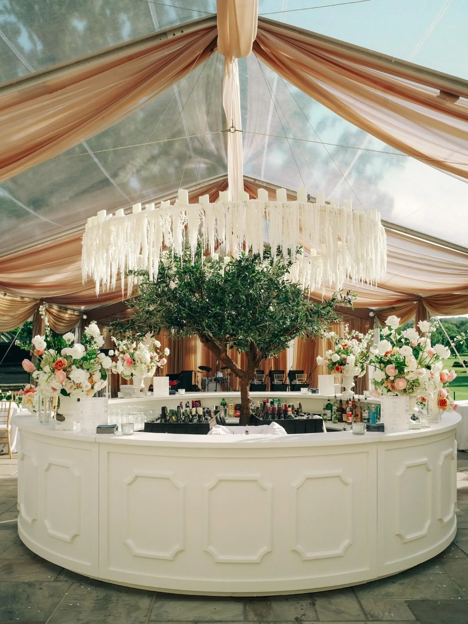Anna and Clarke at Belle Meade Country Club. A family affair in the best way&hellip; with Maren not only as the planner, but as the cousin too. Everything felt thoughtful in the way it always does, just this time with a bit more meaning woven in!

Pl
