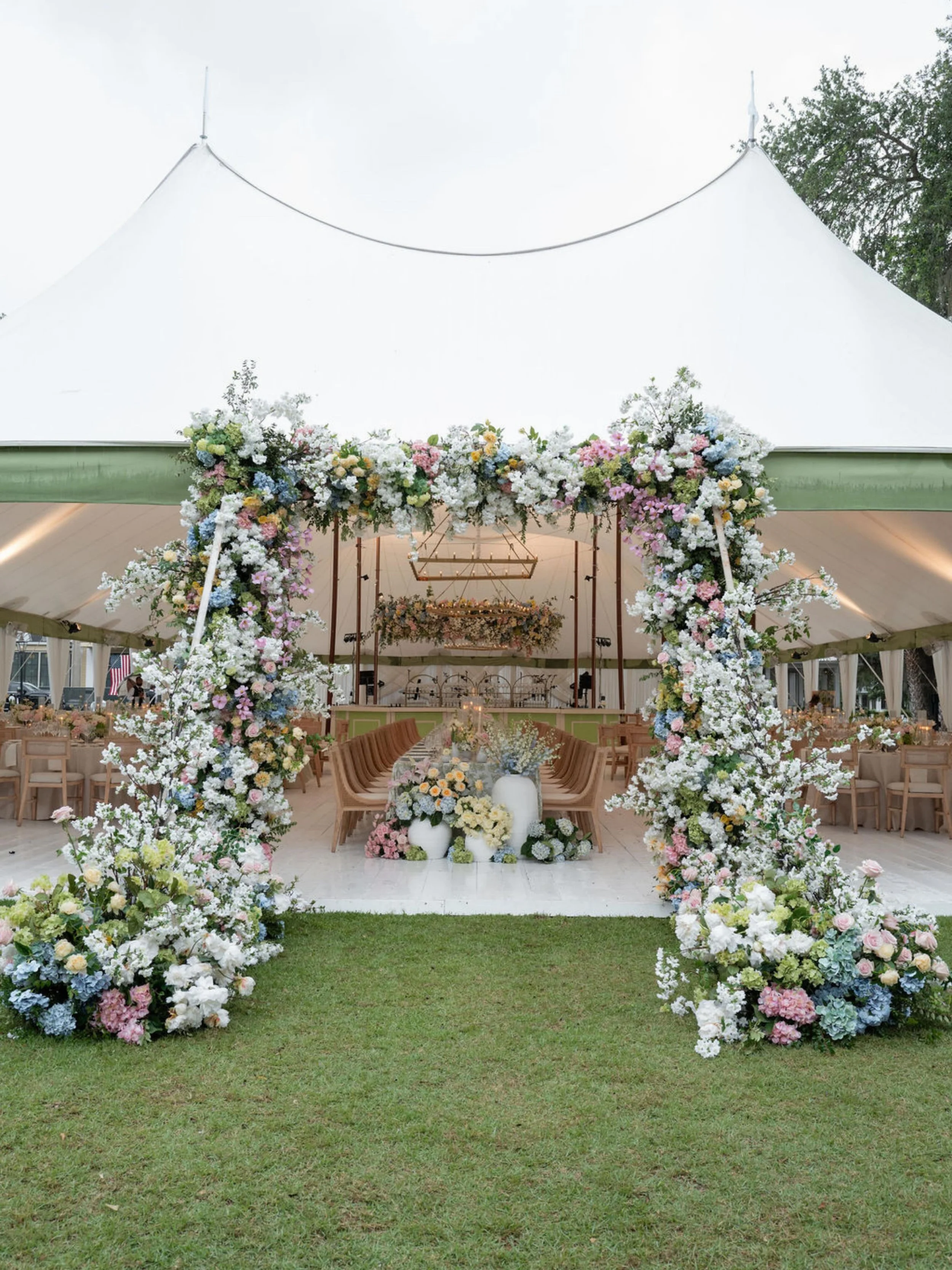 If we were creating a checklist for a great wedding weekend, Bluffton South Carolina would be near the top of it. Jenna and Ryan&rsquo;s celebration at Montage Palmetto Bluff was bright, welcoming, and full of personality from the very beginning!

A 