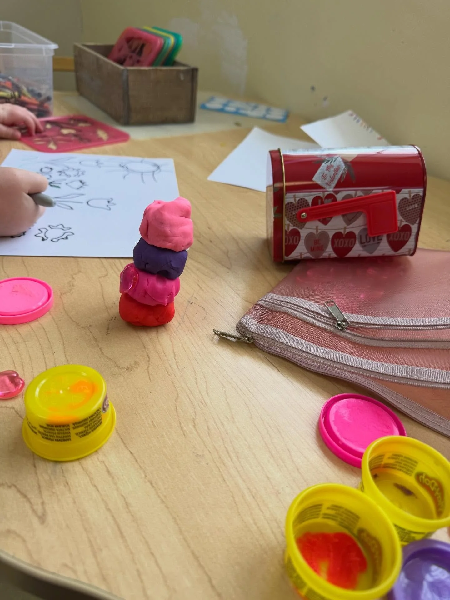 I love February because why not make the winter a little more pink? #valentinesday #speech #speechtherapy #slp #valentinesdayspeech