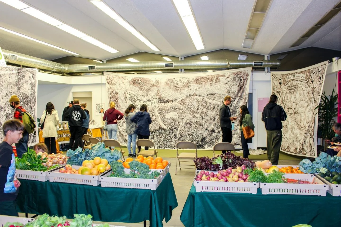 Much thanks to our friends @beehivedesigncollective for sharing an evening of art, storytelling, and discussion with us on Tuesday! We may be small, but our struggles connect with many, many others through history and across the planet.
&iexcl;Para T