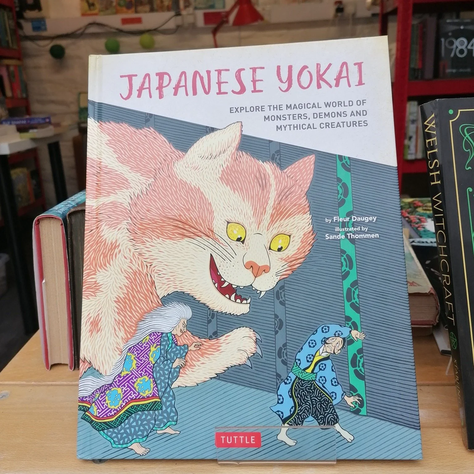 🌿With the evenings drawing in it's a good time to turn your attention to the magical world of Japanese monsters, demons and mythical creatures!

We are open today until 5pm, come and say hello!💚

 #aberystwyth #indiebookshop #popupshop #thebookgard