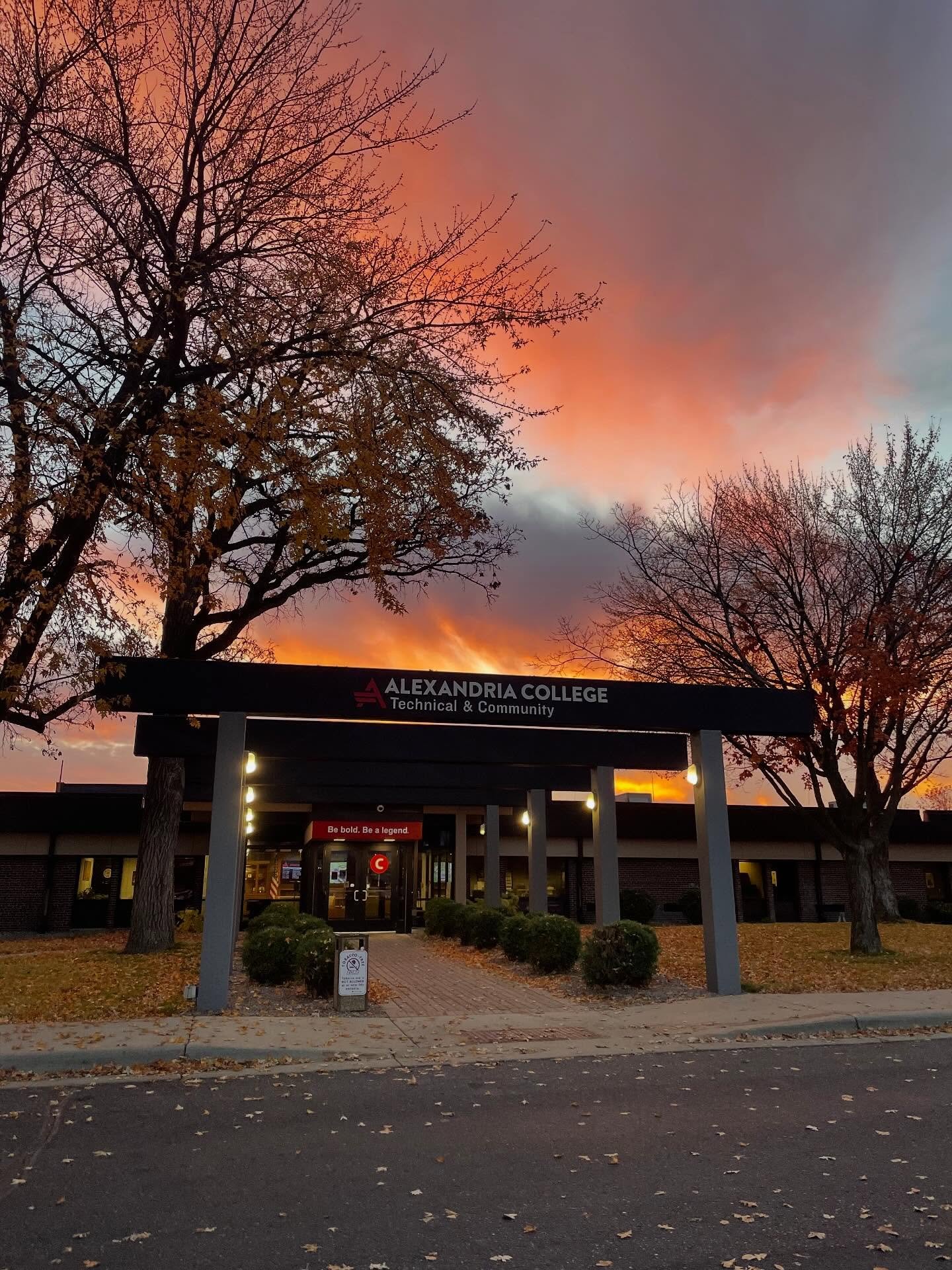When the sky decides to show off before 8 a.m. 😍 The right place. The right time. The right motivation. 
Just another &ldquo;legendary&rdquo; morning @atccmn