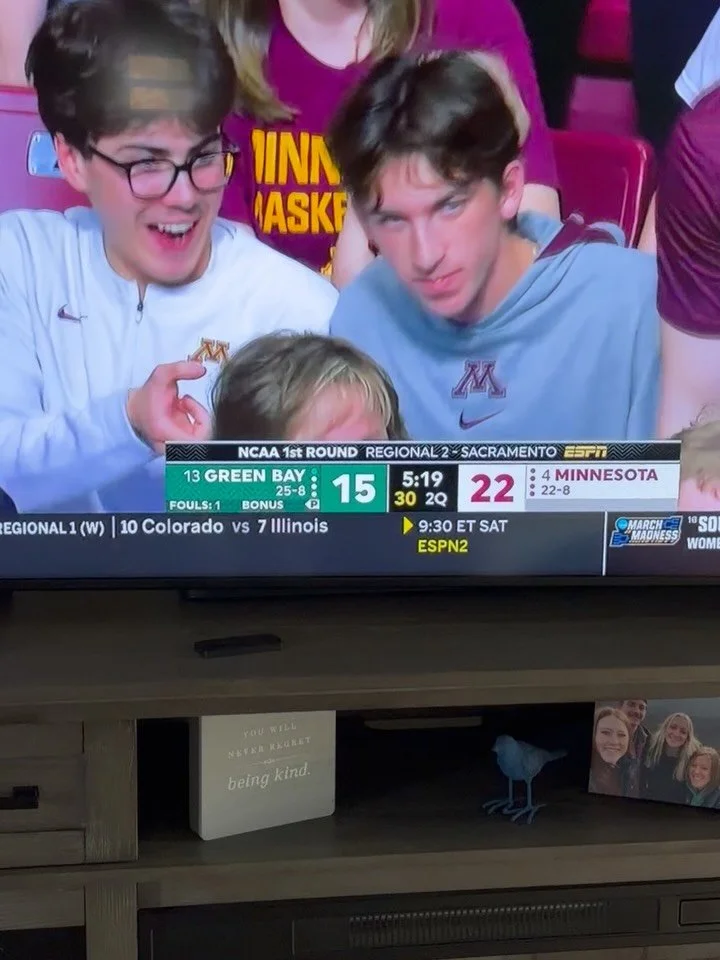 Always fun watching Gophers girls basketball&hellip;even better when your nephew makes the big screen 📺🏀

Go Gophers! 
#skiumah  #gophers