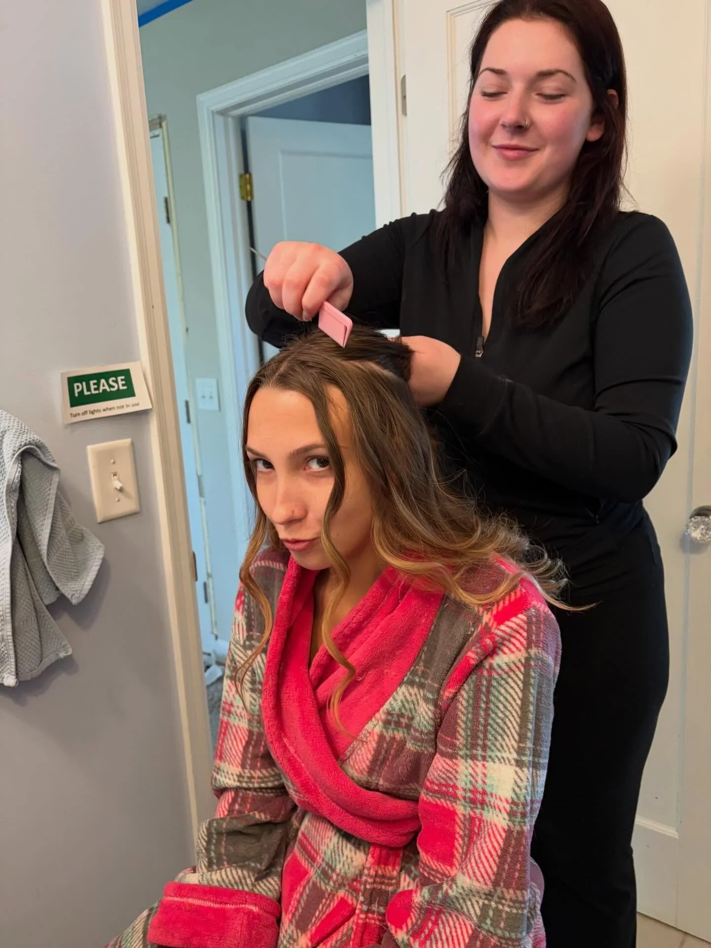 Spring weekends just hit different 🌸

Sweet smells in the air, blooming trees, sunshine, special chalk messages on the sidewalk&hellip; and my gorgeous niece&rsquo;s prom weekend mixed in.

A little dressed up, a little emotional, and a whole lot of