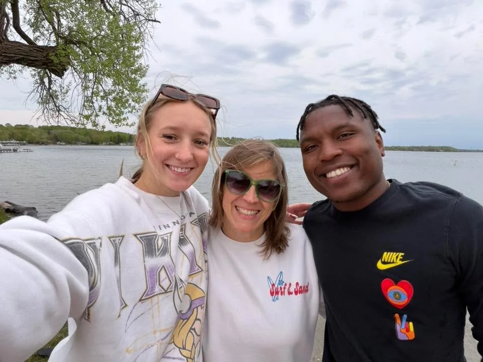 The sweetest way to end the weekend - a quick surprise visit from my girl Ellie Mertens and Shemezimana Jackson❣️