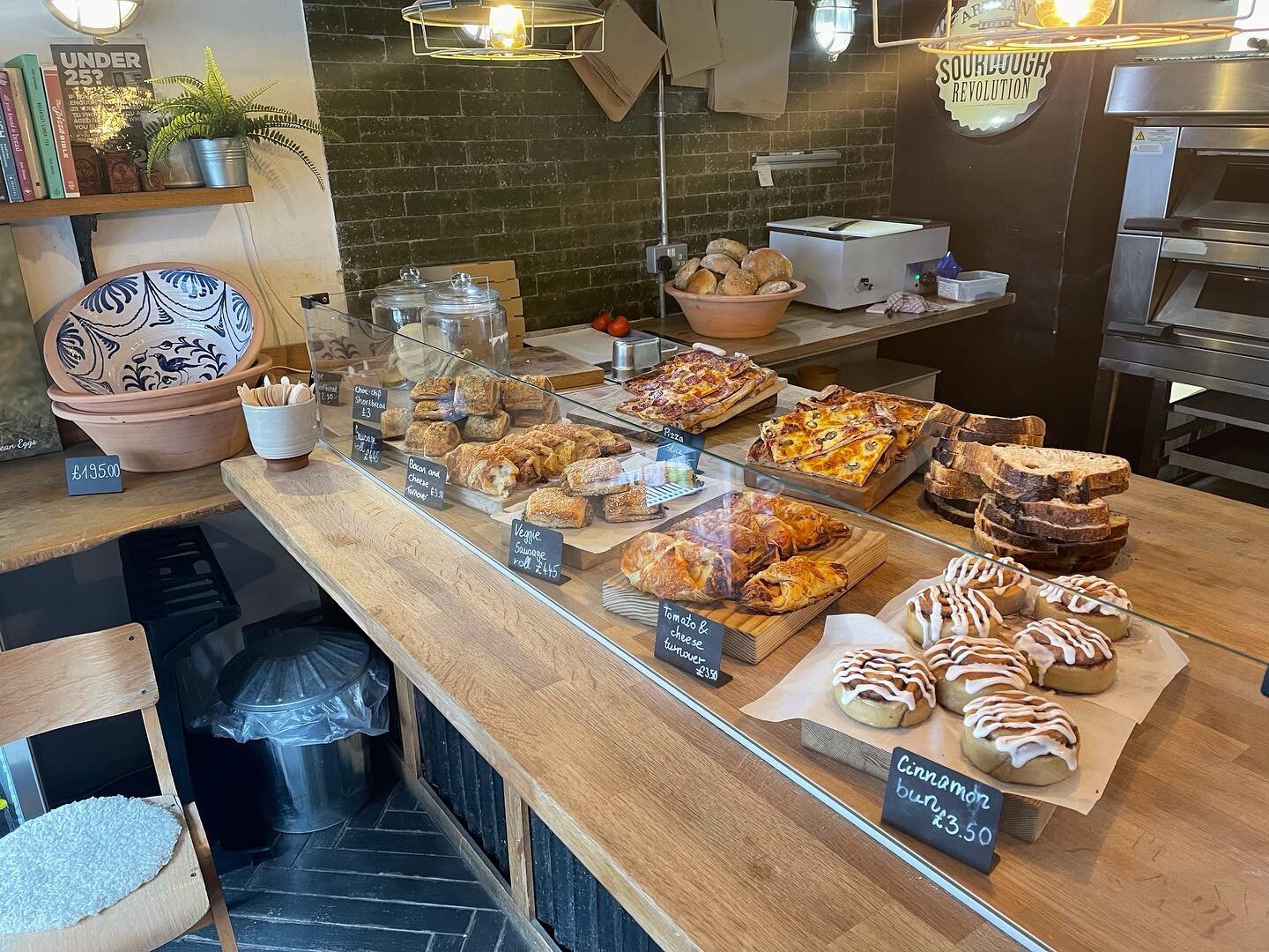 What do you guys think of our new, stunning takeaway counter? 😍 Remember that we are also open until 5:30 today for late pickups!!

#bakery #tasty #sausagerolls #dontmissout #sourdough #sourdoughrevolution