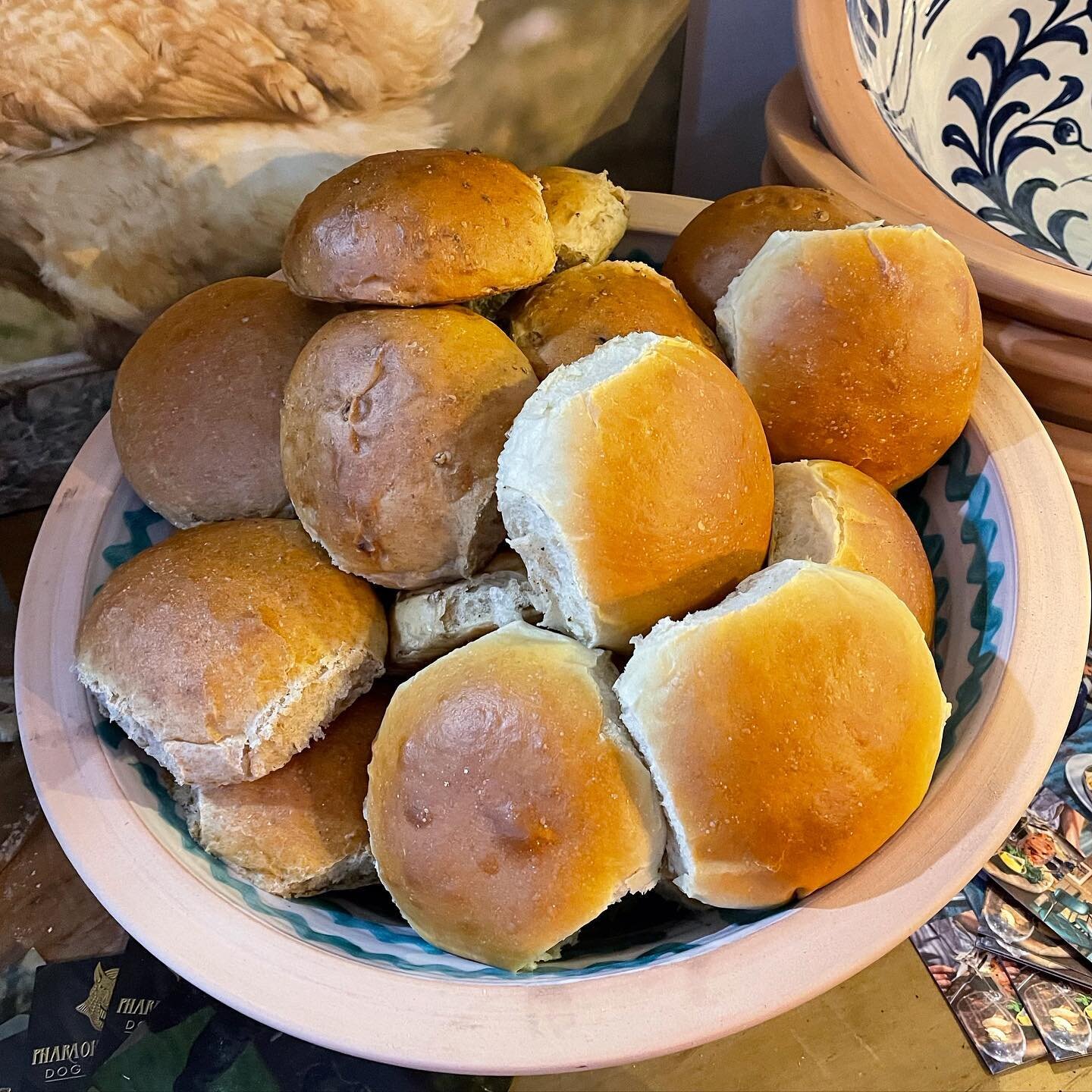 Beautiful soft bread rolls are in the shop now! 😏

#buns #softbun #softrolls #breadrolls #bakery #food #foodlover #eat #soft #delicious #tasty #sandwich #sandwichbun #lechlade #lechladeonthames #cotswolds #cotswoldslife