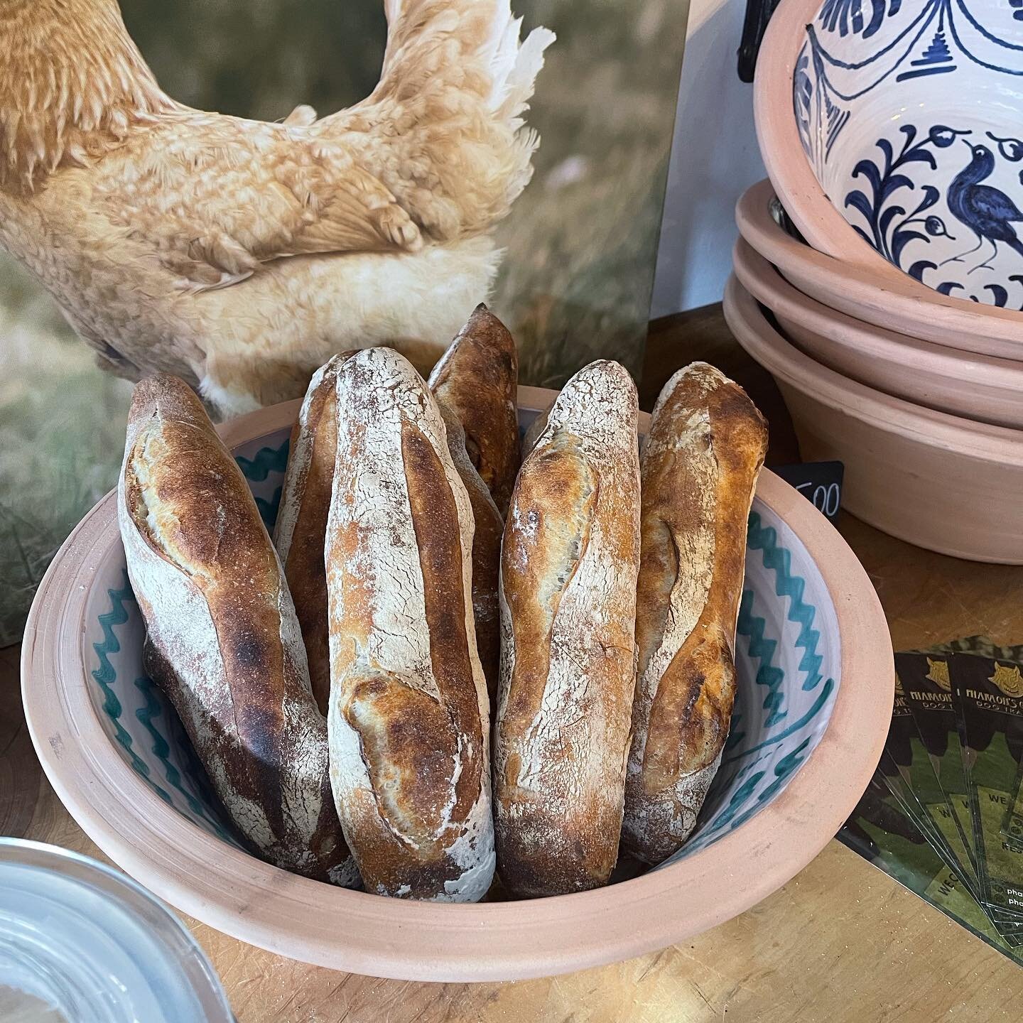 What a perfect way to display our beautiful baguettes 🥰
#baguette #sourdough #sourdoughbaguette #bowl #saladbowl #breadbowl #sourdoughbread #bakery #sourdoughbakery #greatbread #cotswolds #cotswoldlife #bread #lechlade #lechladeonthames