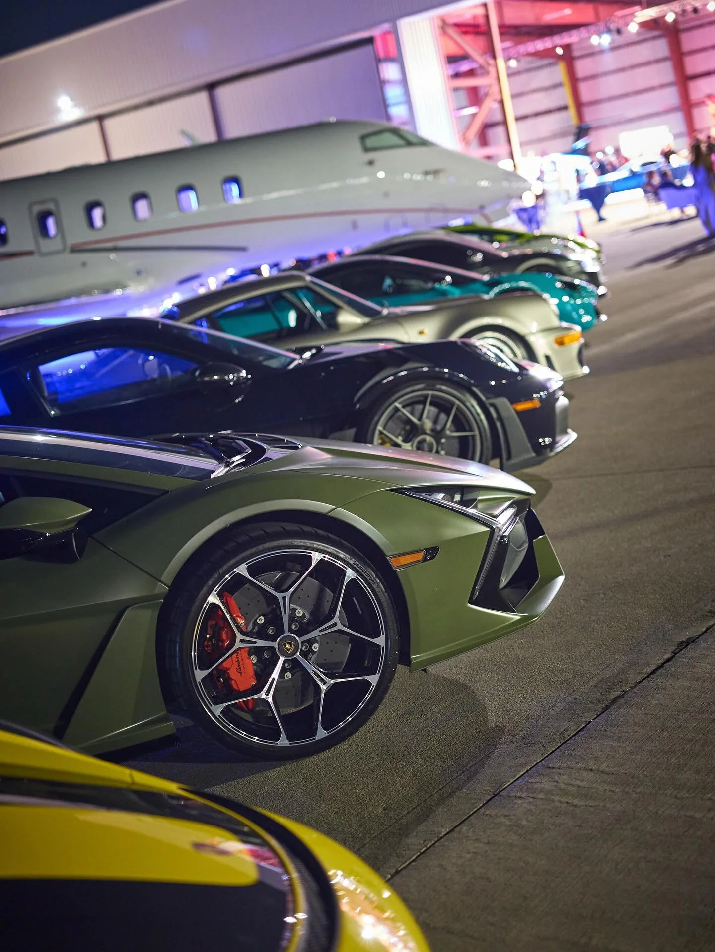 An evening above the ordinary 🏁

📷 @razkrog 

@southernskyaviation @alysbeach #carsof30a #alysbeach #southernskyaviation #dupontregistry #supercars #dreamcars #luxuryevent #fastcars #exclusivecars #jets #privateaviation