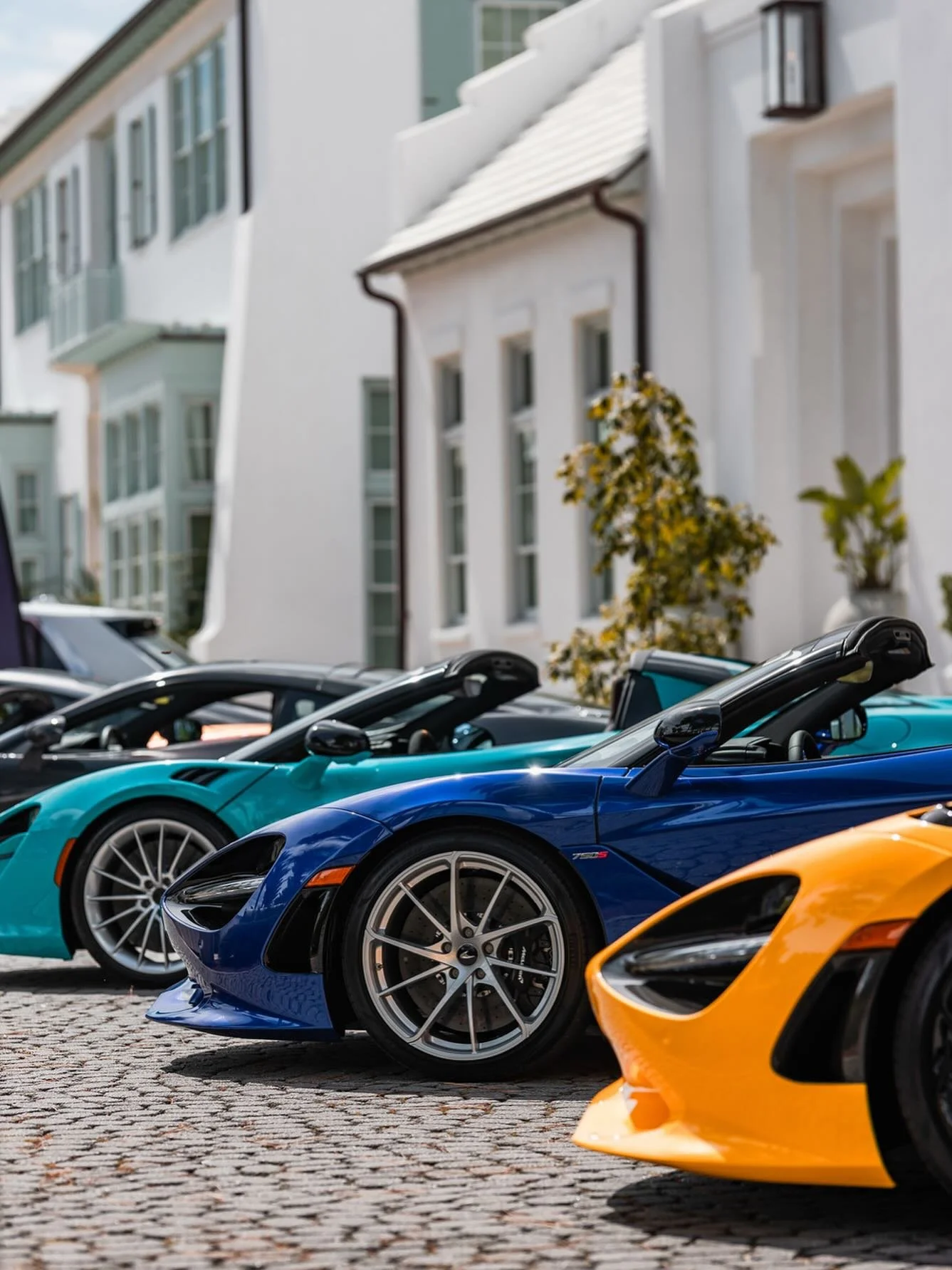 When speed meets serenity 🏁

📷 @razkrog 

@mclarenorlando @mclarenauto @alysbeach @dupontregistry #carsof30a #alysbeach #mclarenorlando #mclaren #mclarenauto #dreamcars #supercars #fastcars #luxuryevent #getoutanddrive #drivetastefully #exoticcars