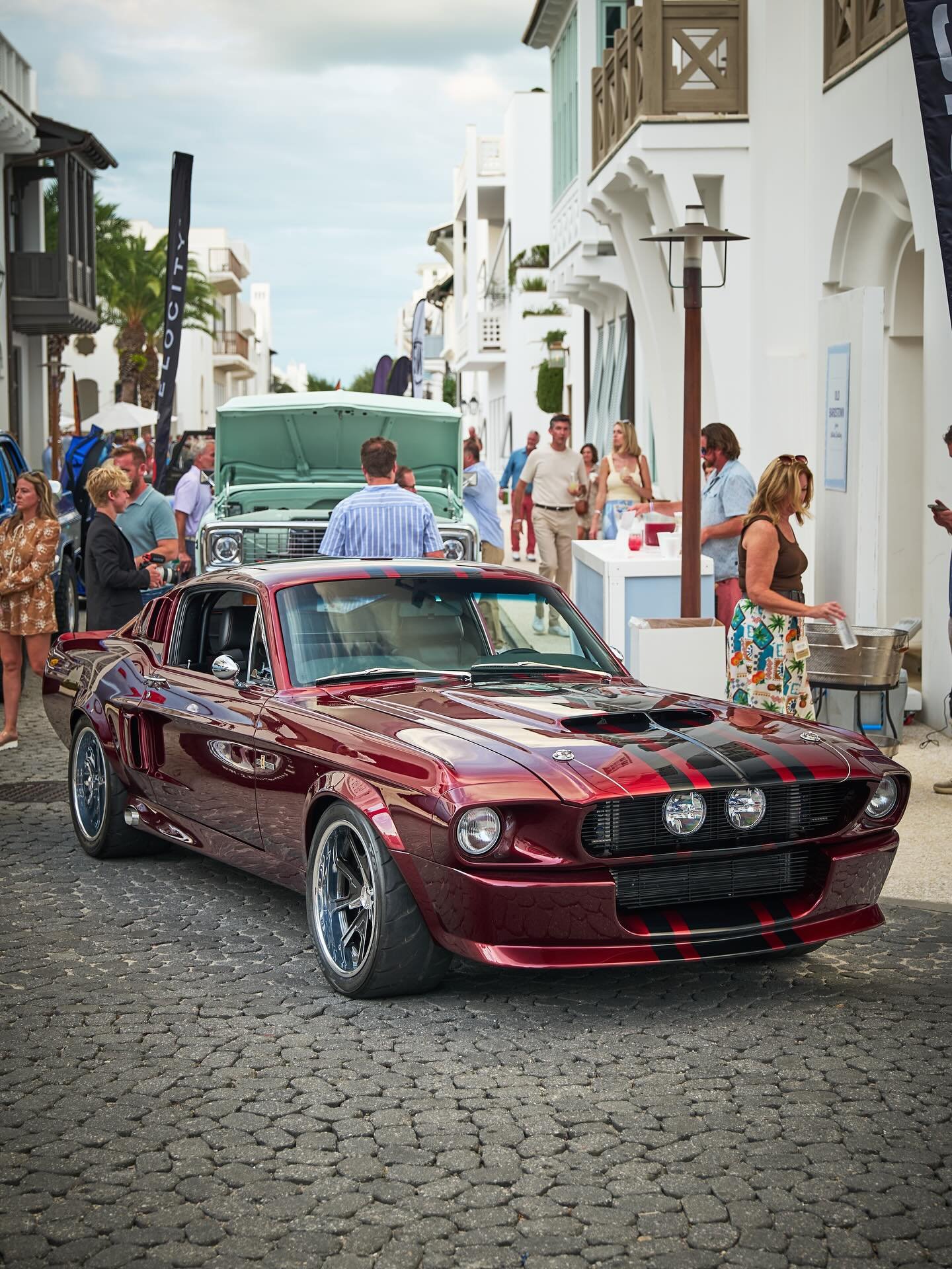 A GT500CR built to stir souls&hellip;and maybe a few waves along the Gulf Coast 🏁

@alysbeach @classicrecreations @dupontregistry #carsof30a #alysbeach #classicrecreations #beachlife #supercars #dreamcars #fastcars #dupontregistry #custombuild #shel
