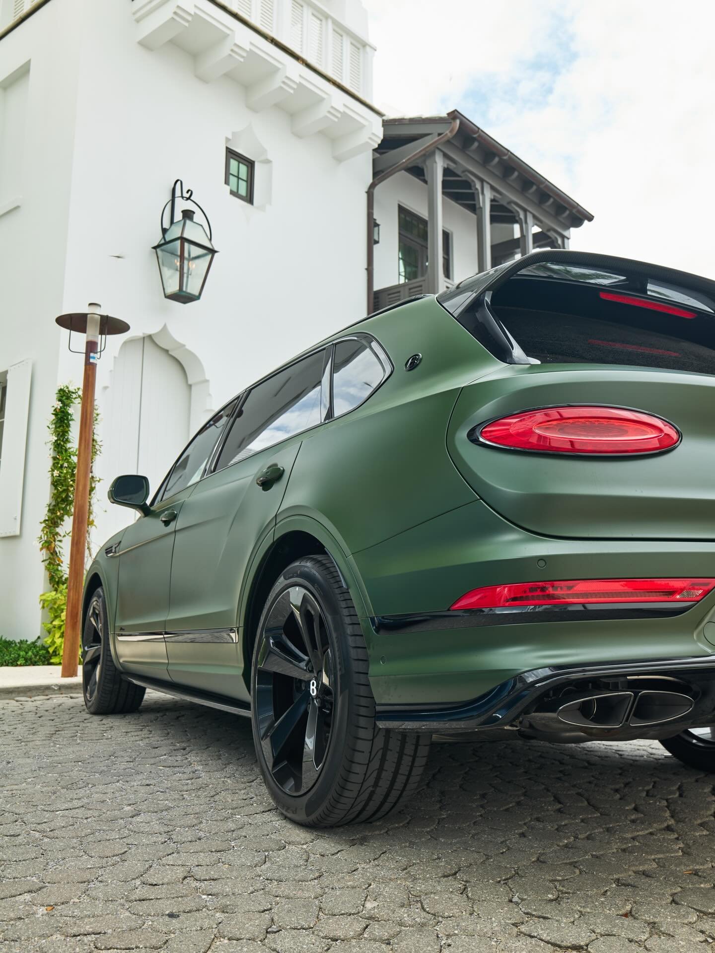Presence, power, and unmistakable style 🏁

📷 @razkrog 

@bentleyorlandofl @alysbeach @dupontregistry #carsof30a #alysbeach #30a #dupontregistry #bentley #bentleyorlando #dreamcars #supercars #luxurycars #beachlife #luxurylifestyle #makegreengreatag