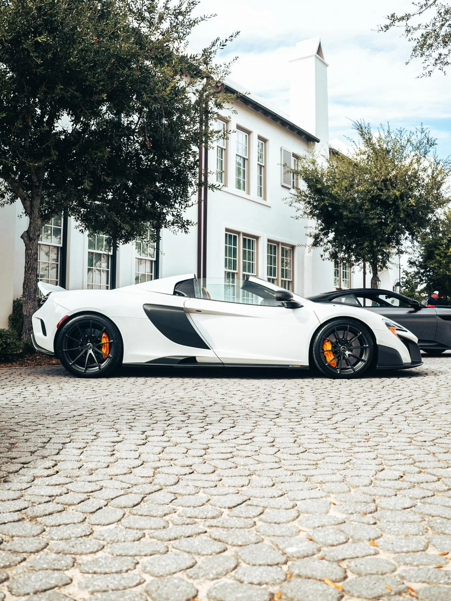 Where speed and design become one 🏁

📷 @southeast.exotics 

@alysbeach @mclarenauto @mclarenorlando #carsof30a #alysbeach #mclaren #supercars #mclaren675ltspider