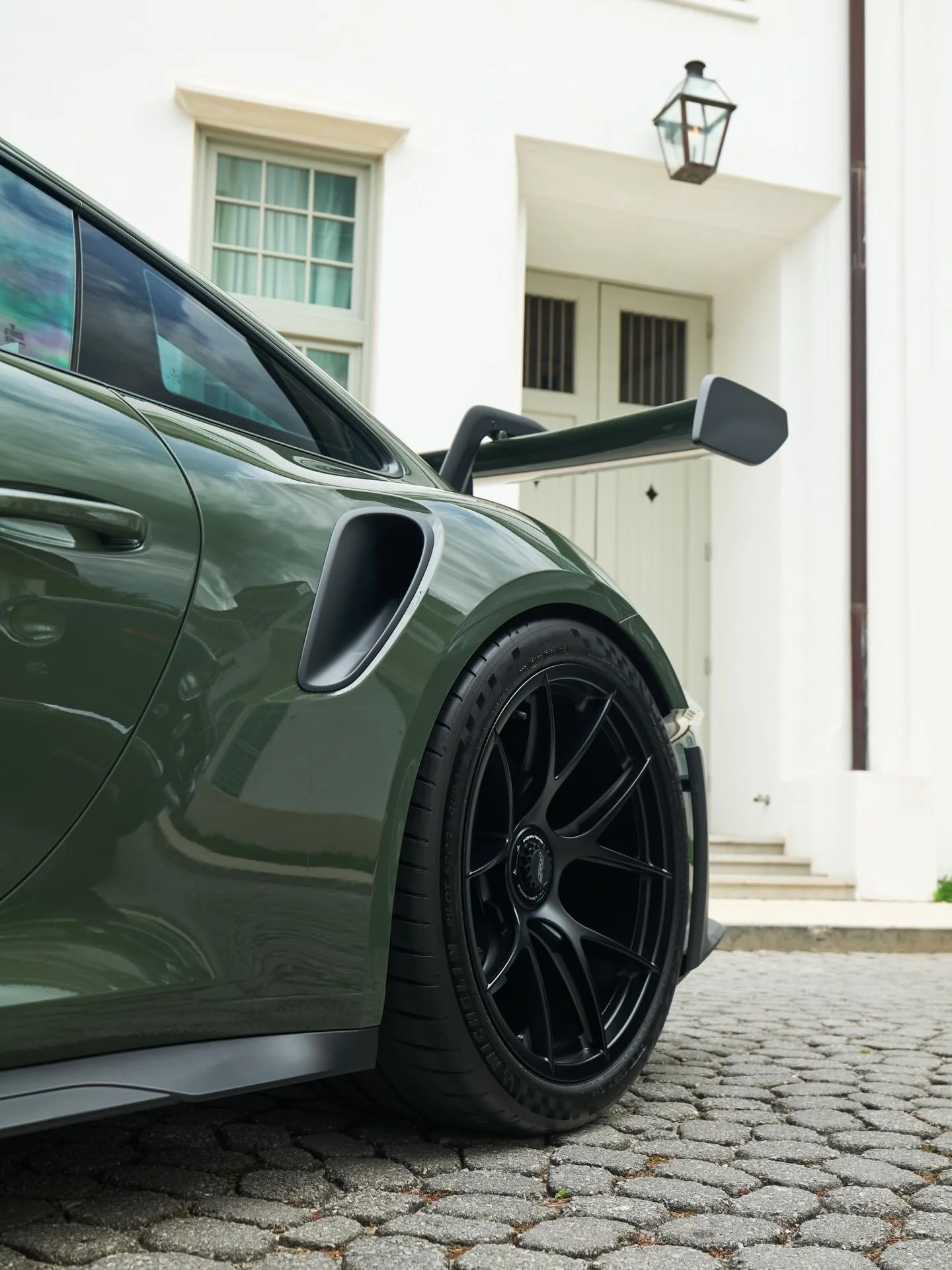 Decked out in green this holiday season 🎄 

📷 @razkrog 

@alysbeach @porscheusa @ptsrs @makegreengreatagain #alysbeach #carsof30a #porscheusa #makegreengreatagain #gt3rs