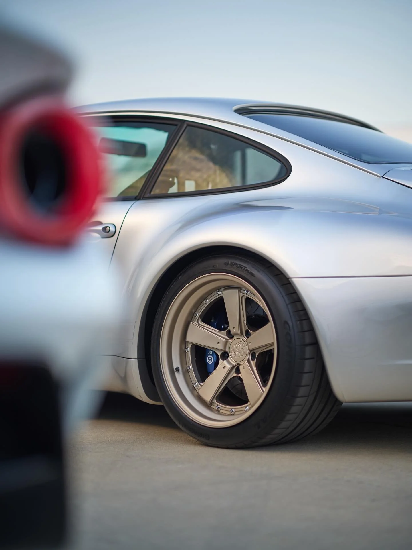 Gunther Werks. The ultimate analog 🏁

📷 @razkrog 

@guntherwerks @alysbeach @southernskyaviation #carsof30a #alysbeach #guntherwerks #supercars #luxurylifestyle