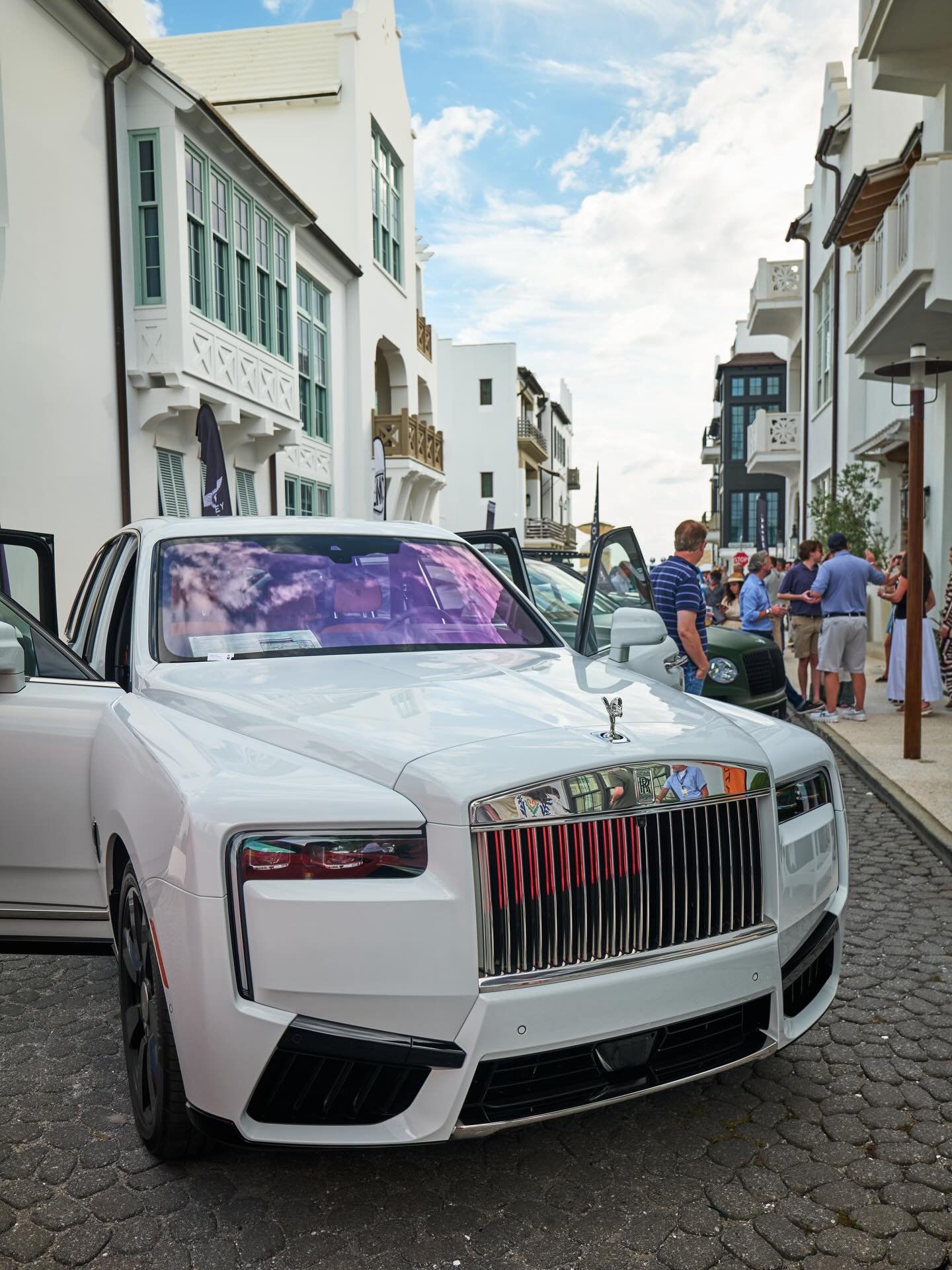 The art of arrival 🏁

@alysbeach @rollsroycemotorcarsorlando #carsof30a #alysbeach #rollsroyce #rollsroycecullinan #luxurylifestyle