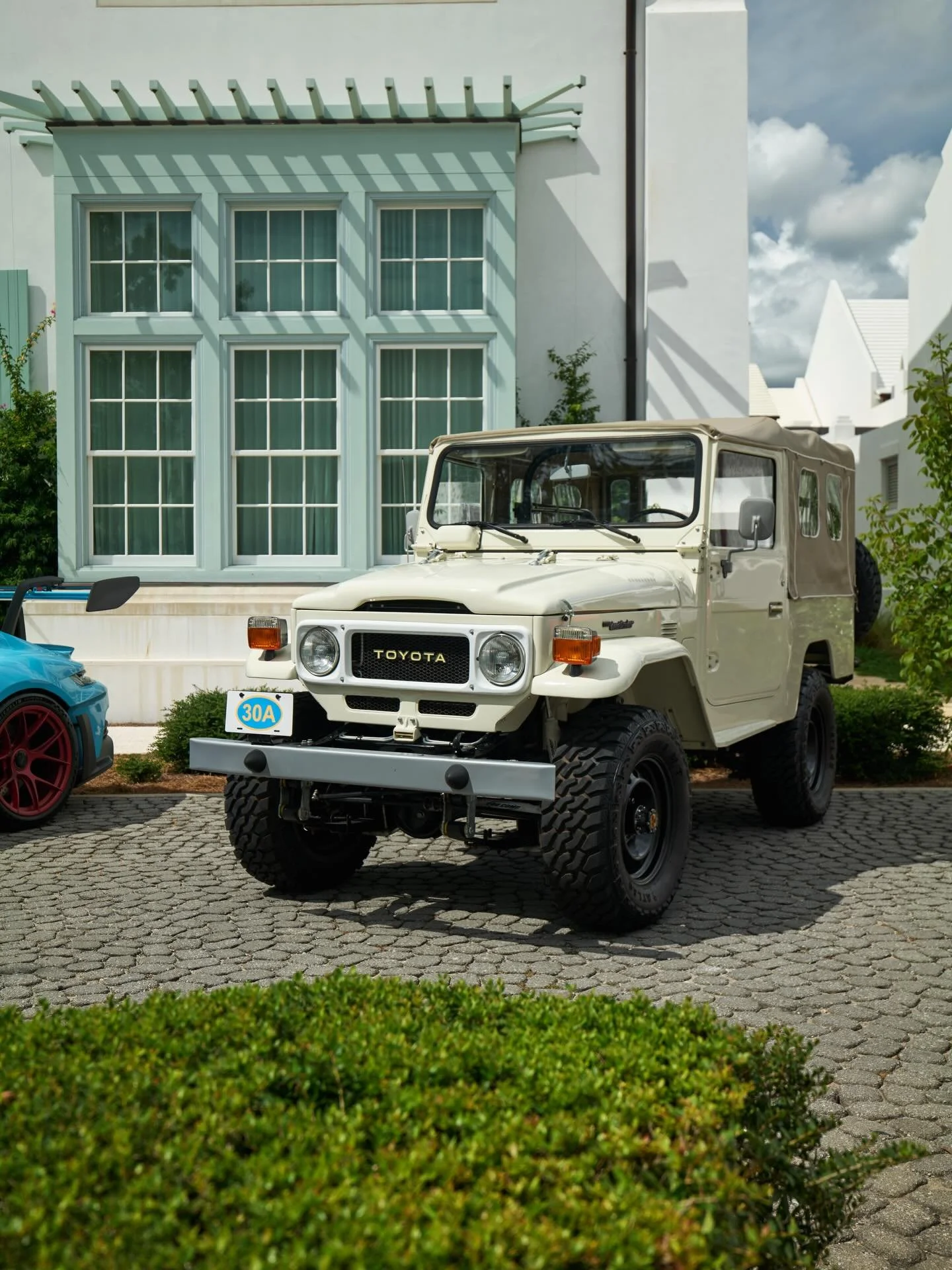 An excellent beach runner 🏁

📷 @razkrog 

@alysbeach #alysbeach #carsof30a #toyota #toyotalandcruiser #30a