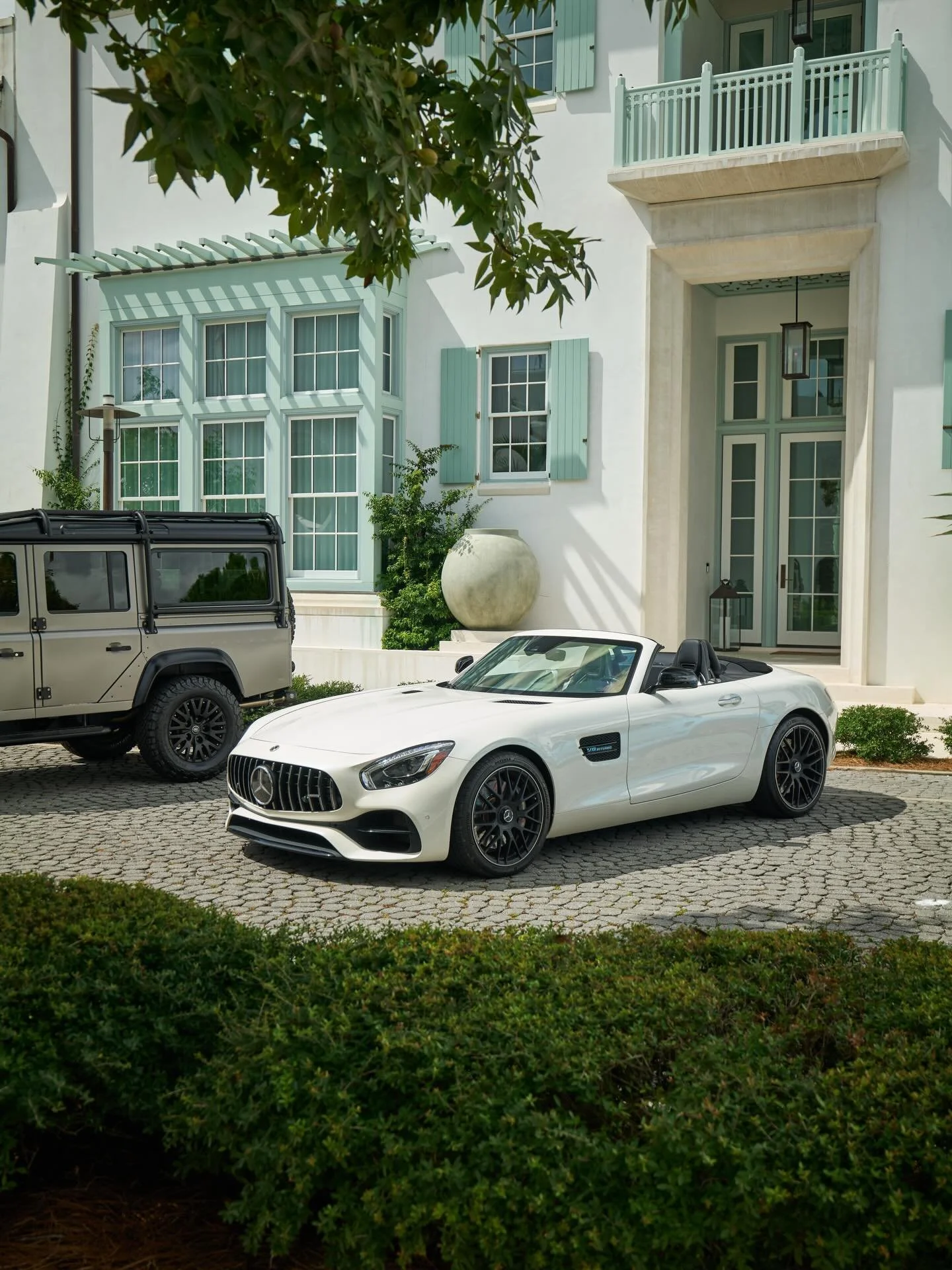 Luxury, led by the star 🏁

📷 @razkrog 

@alysbeach @mercedesbenzusa @mercedesamg #carsof30a #alysbeach #dreamcars #mercedesamg #amg