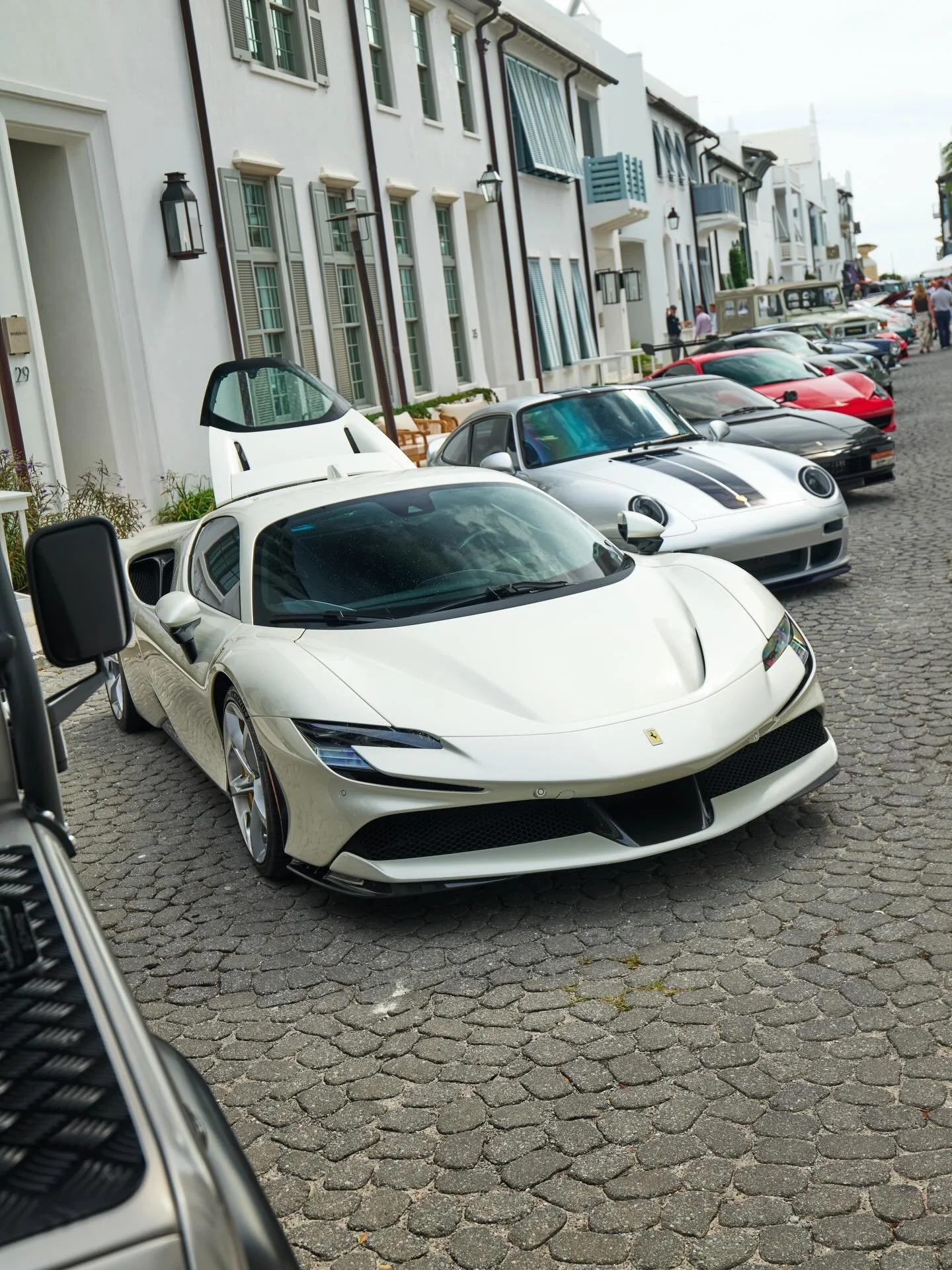 What a view 🏁

📷 @razkrog 

@alysbeach #carsof30a #alysbeach #ferrari #supercars #fastcars