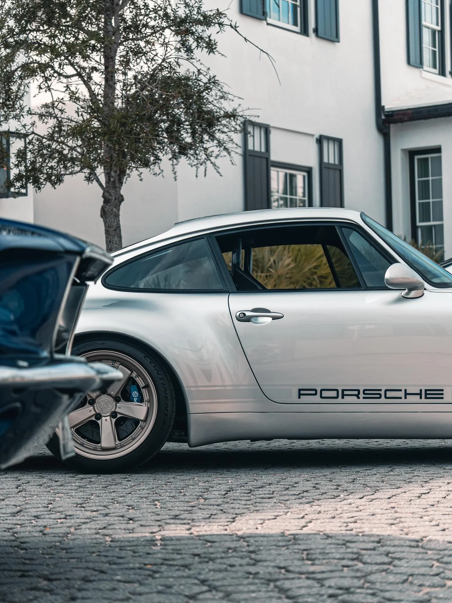 It&rsquo;s exhilarating art 🏁

📷 @southeast.exotics 

@alysbeach @guntherwerks @guntherwerksmiami #alysbeach #carsof30a #guntherwerks #supercars #porsche