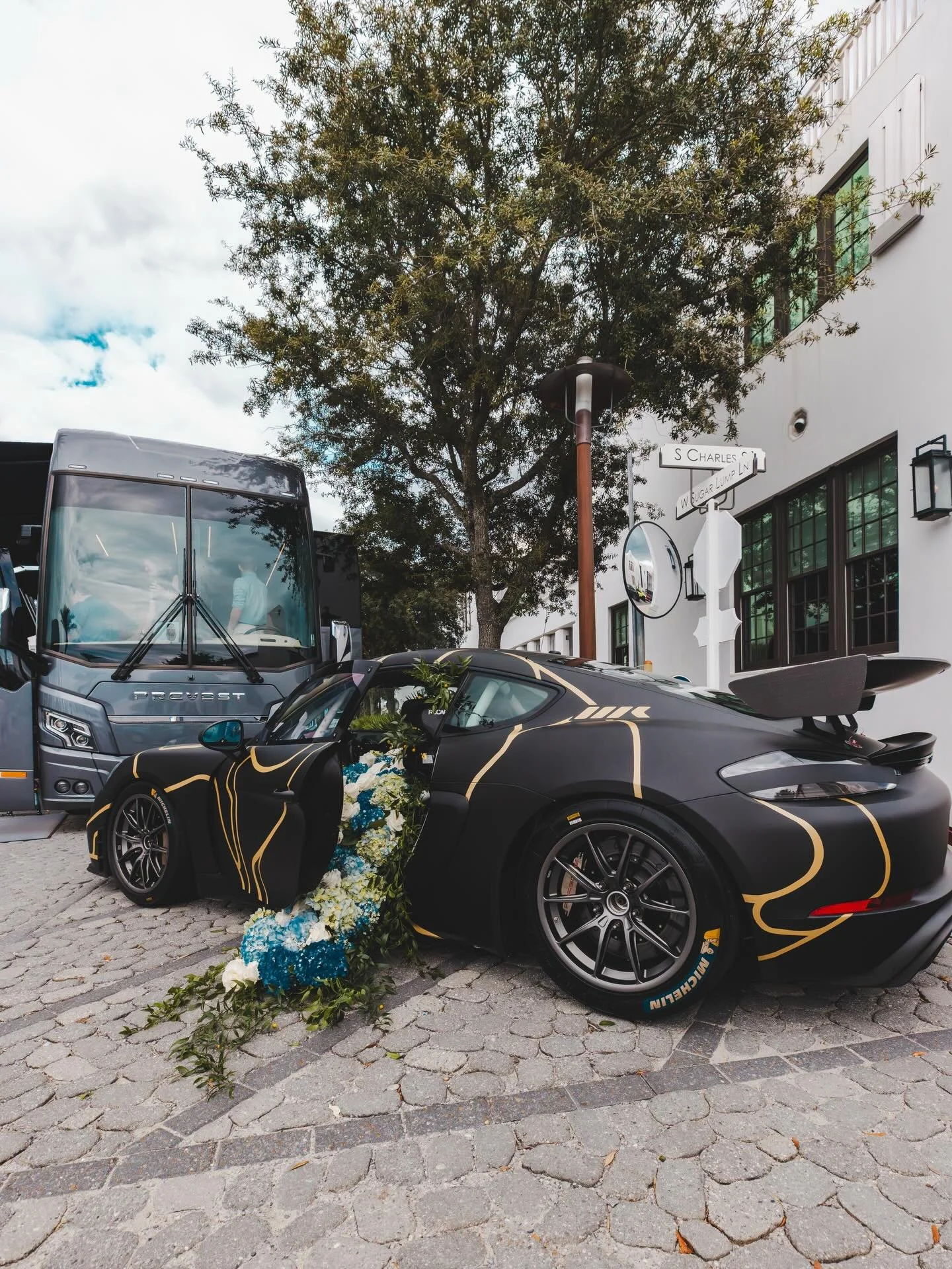 Petals meet pedal. Where speed and beauty find common ground 🏁

@alysbeach @flatrock_motorclub #alysbeach #carsof30a #flatrockmotorclub #supercars #porsche