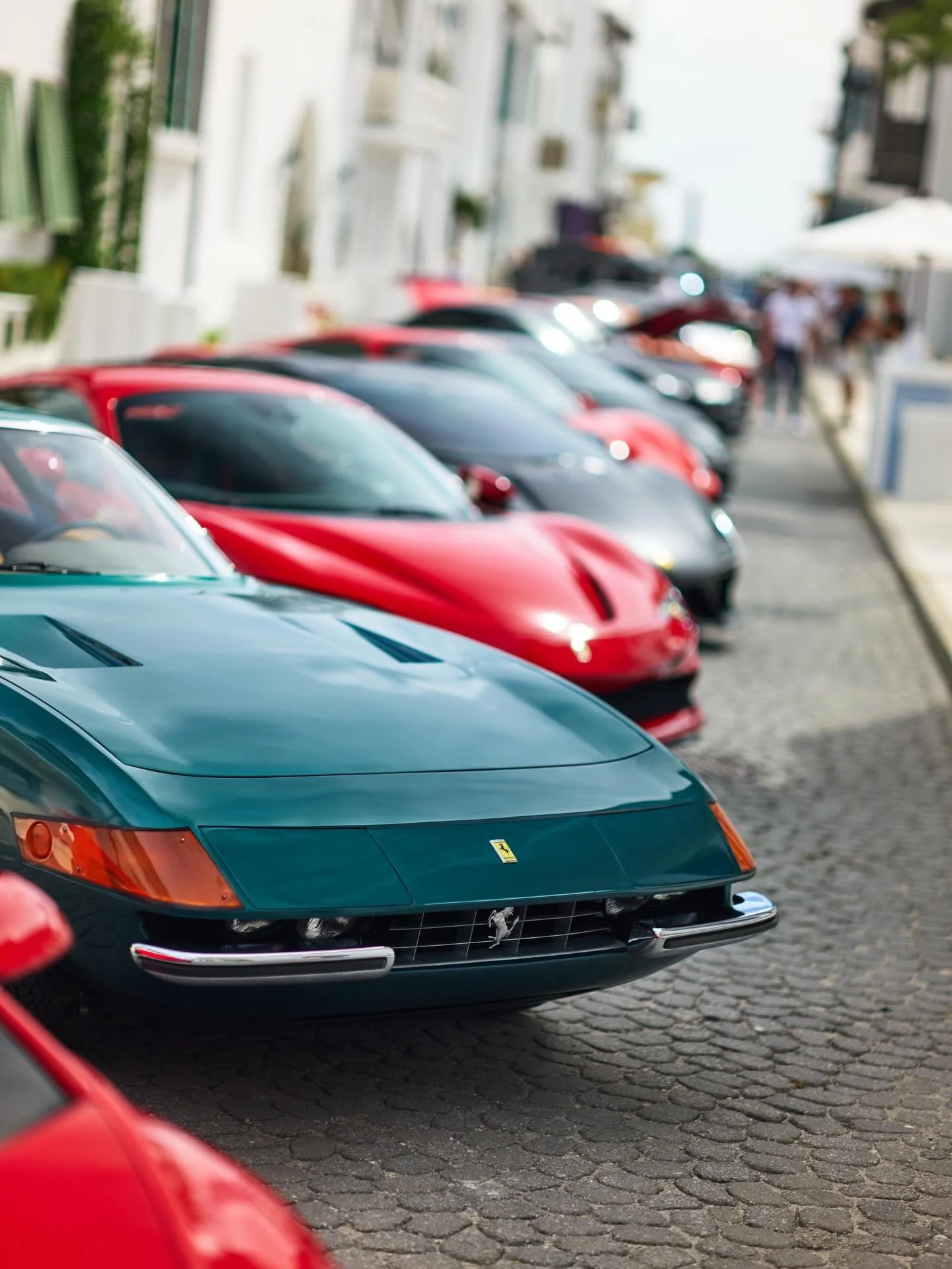 Green has a way of standing out 🏁

@alysbeach #ferrari #alysbeach #carsof30a #luxuryevent #supercars