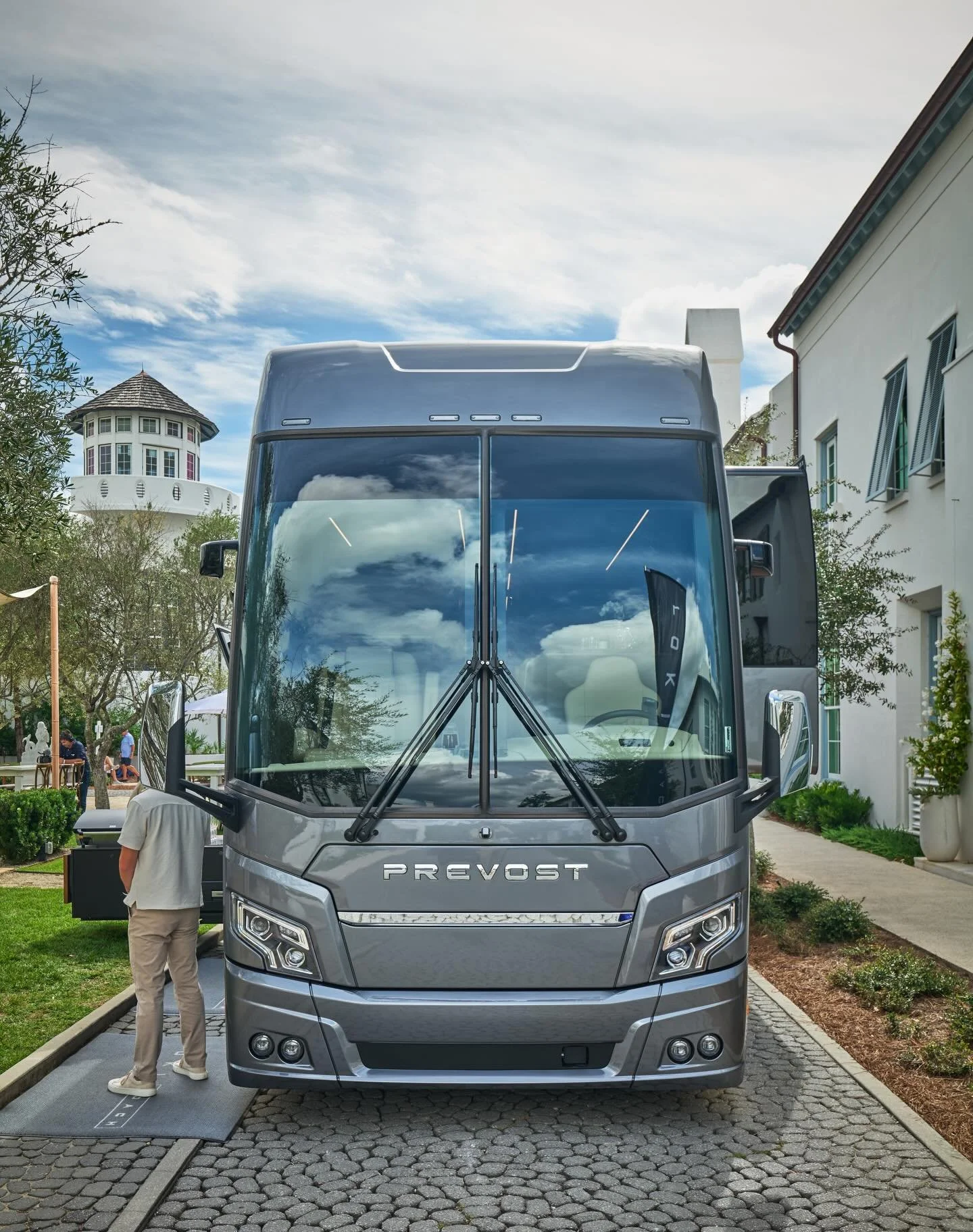 When you bring together the best in the industry, the experience speaks for itself 🏁

@alysbeach @lokicoach.co @prevostcoach #carsof30a #alysbeach #luxuryevent #prevost #luxury