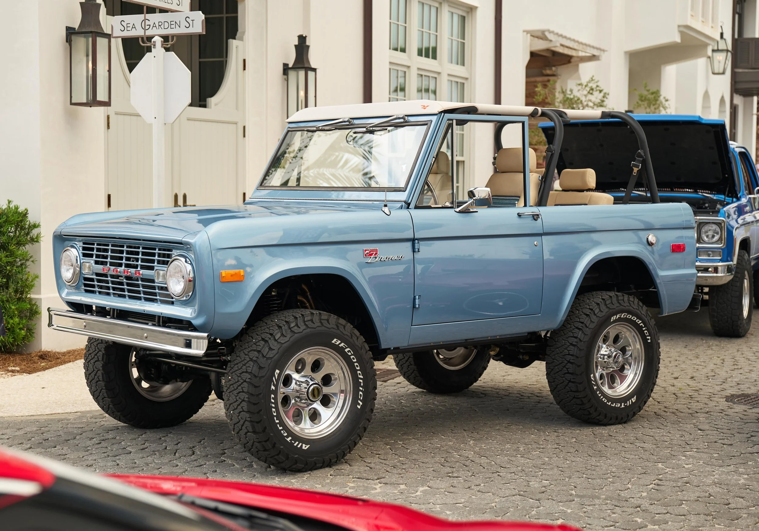 American nostalgia, re-engineered 🏁

@alysbeach @velocityrestorations #carsof30a #alysbeach #fordbronco #dreamcars #luxurylifestyle