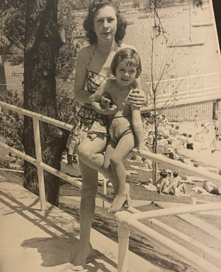 03 - Oma with my mother.png