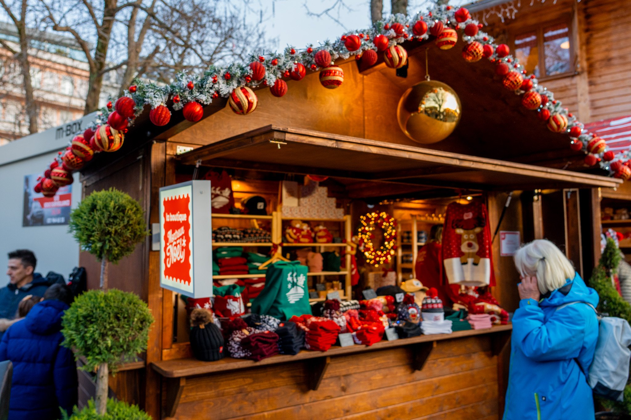 montreux-switzerland-christmas--markets-andrew-and-kait-2025-30.jpg