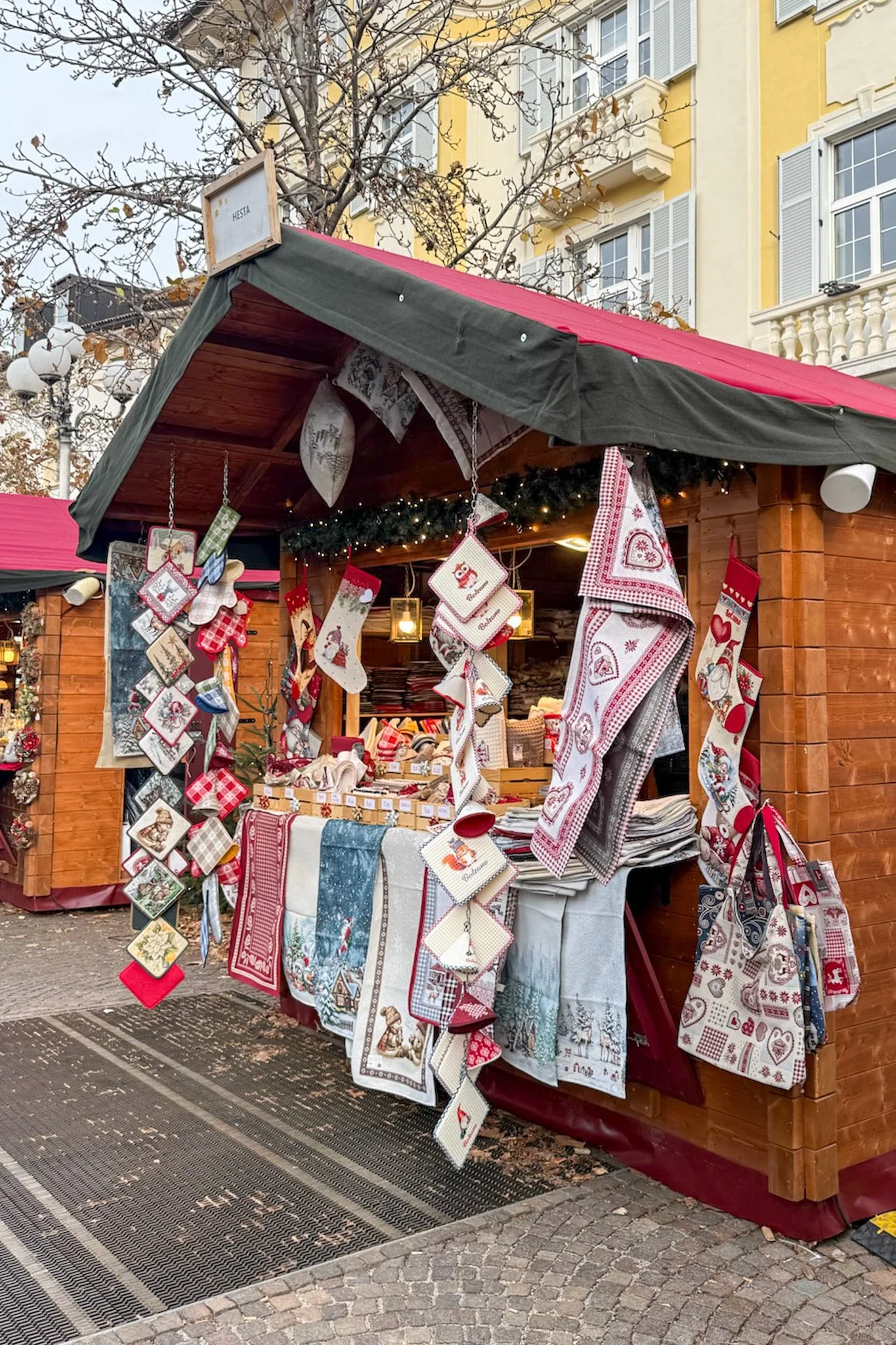bolzano-italy-christmas-andrew-and-kait-2025-19.jpg