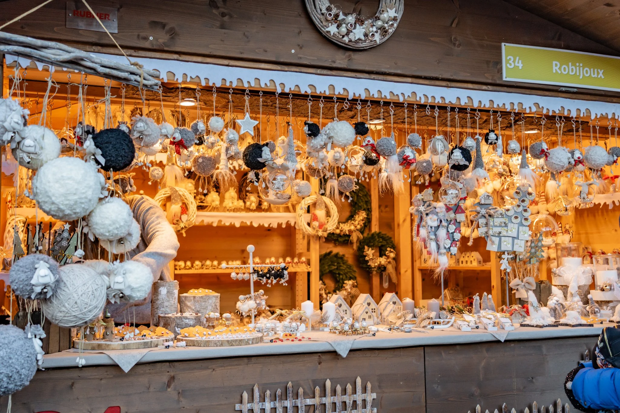 merano-italy-christmas-market-andrew-and-kait-2025-28.jpg