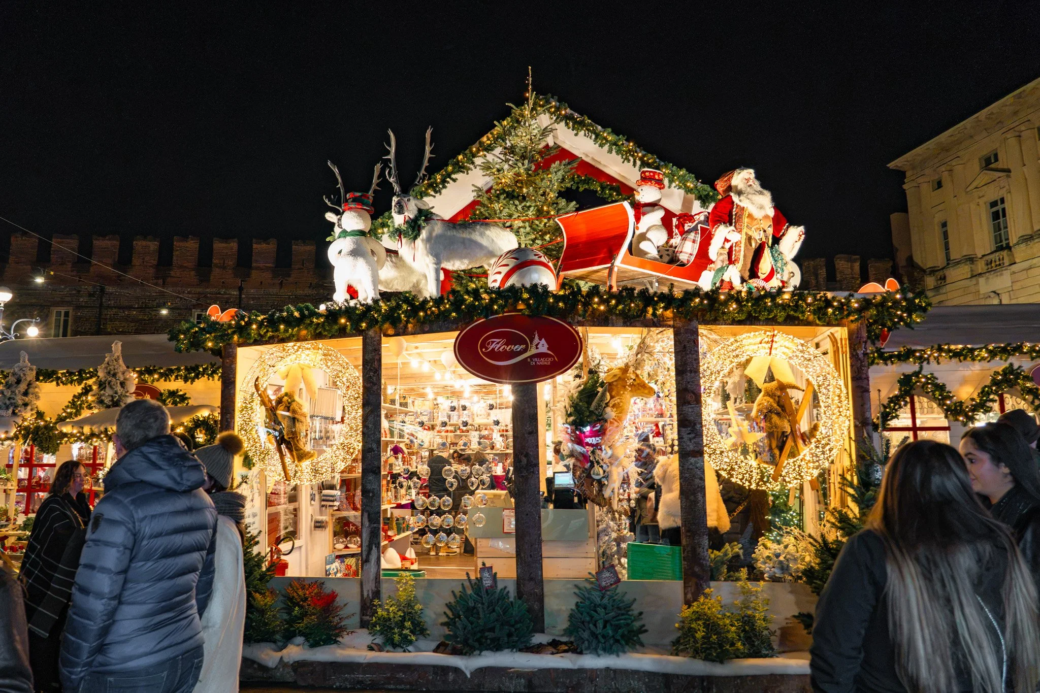 verona-italy-christmas-market-andrew-and-kait-2025-45.jpg
