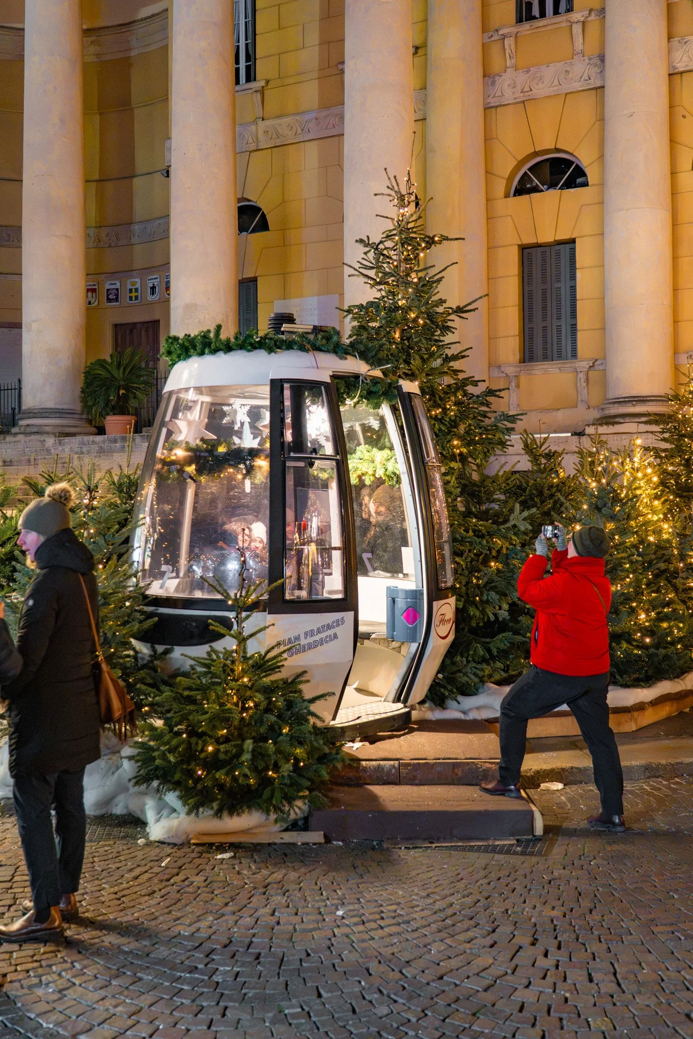 verona-italy-christmas-market-andrew-and-kait-2025-47.jpg