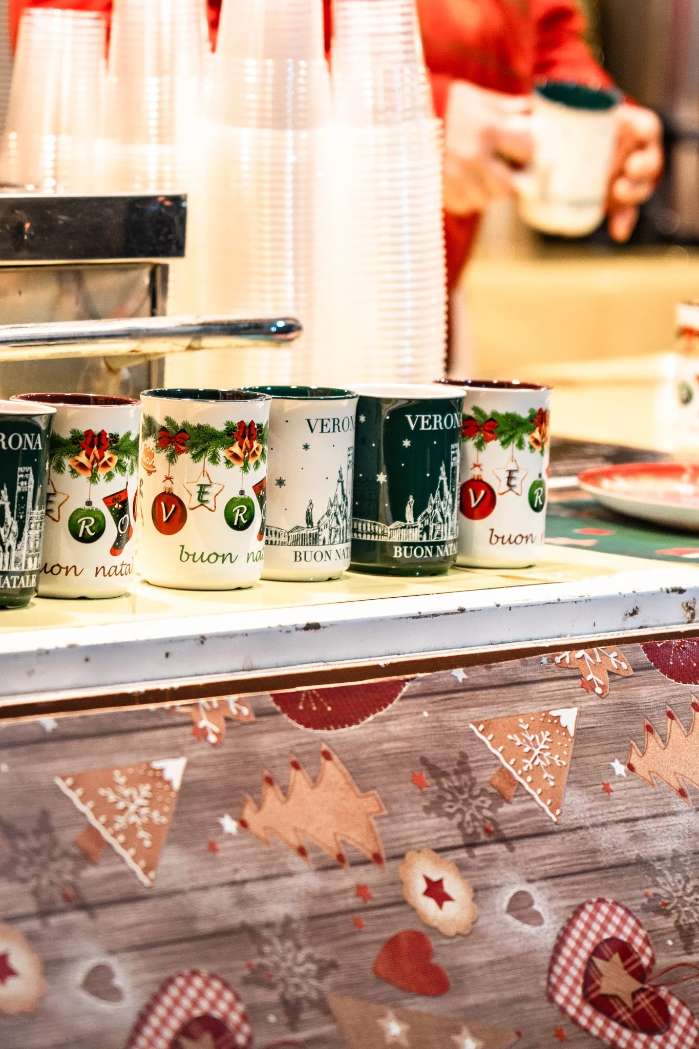 verona-italy-christmas-market-andrew-and-kait-2025-15.jpg