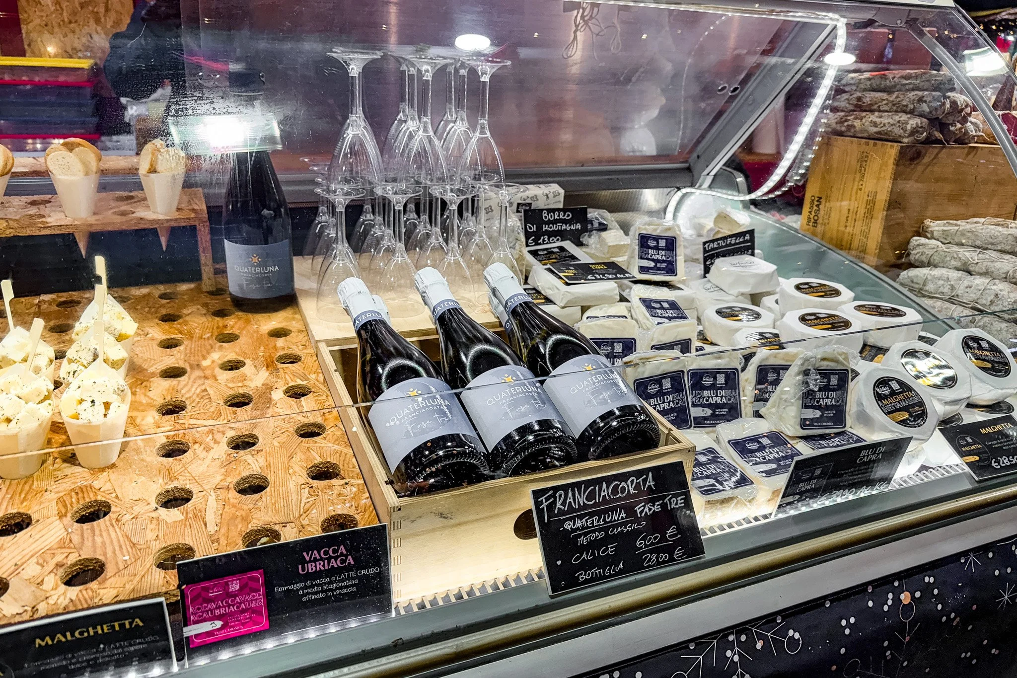 verona-italy-christmas-market-andrew-and-kait-2025-25.jpg
