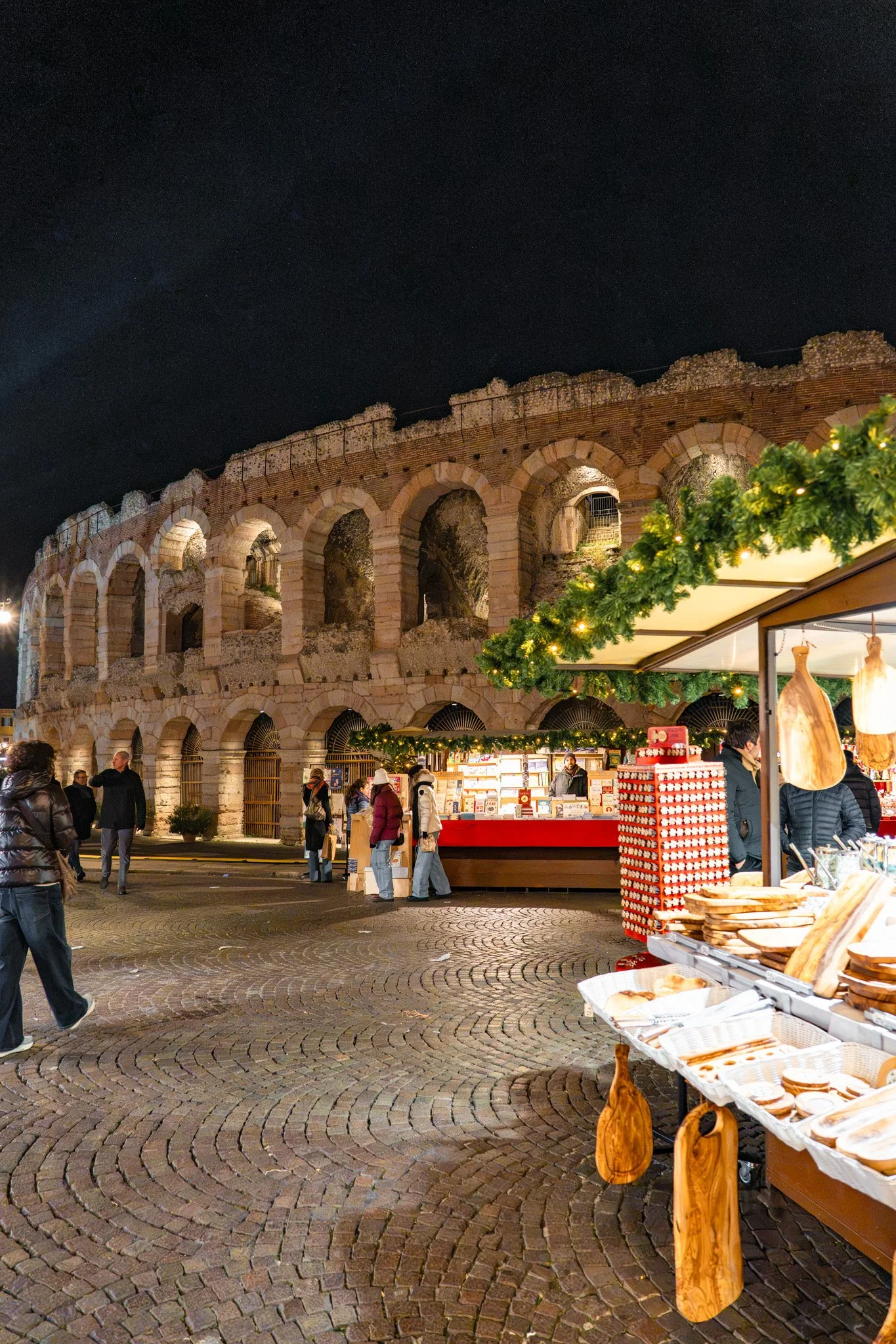 verona-italy-christmas-market-andrew-and-kait-2025-43.jpg