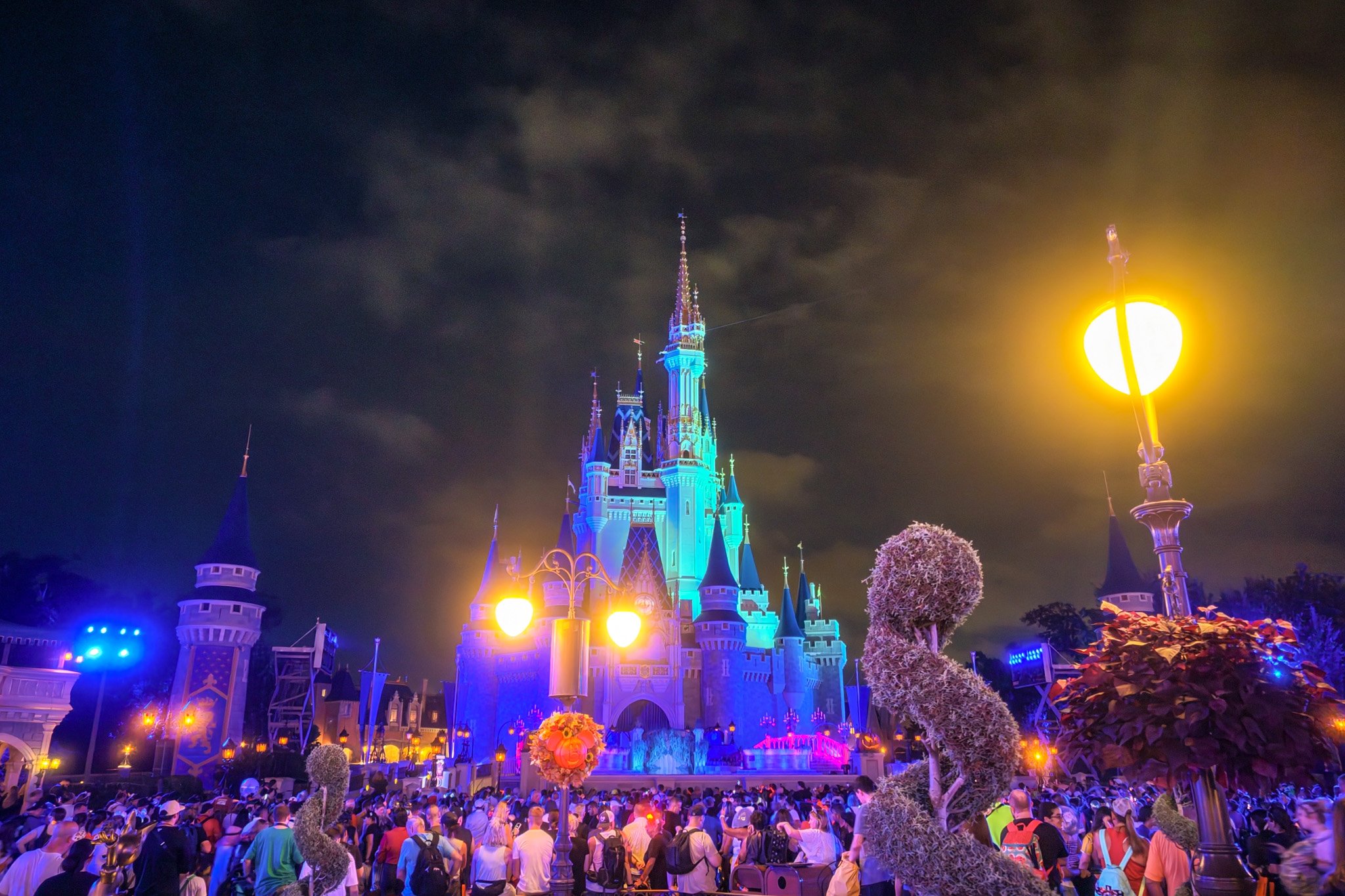 mnsshp-magic-kingdom-disney-world-andrew-and-kait-2026-39.jpg