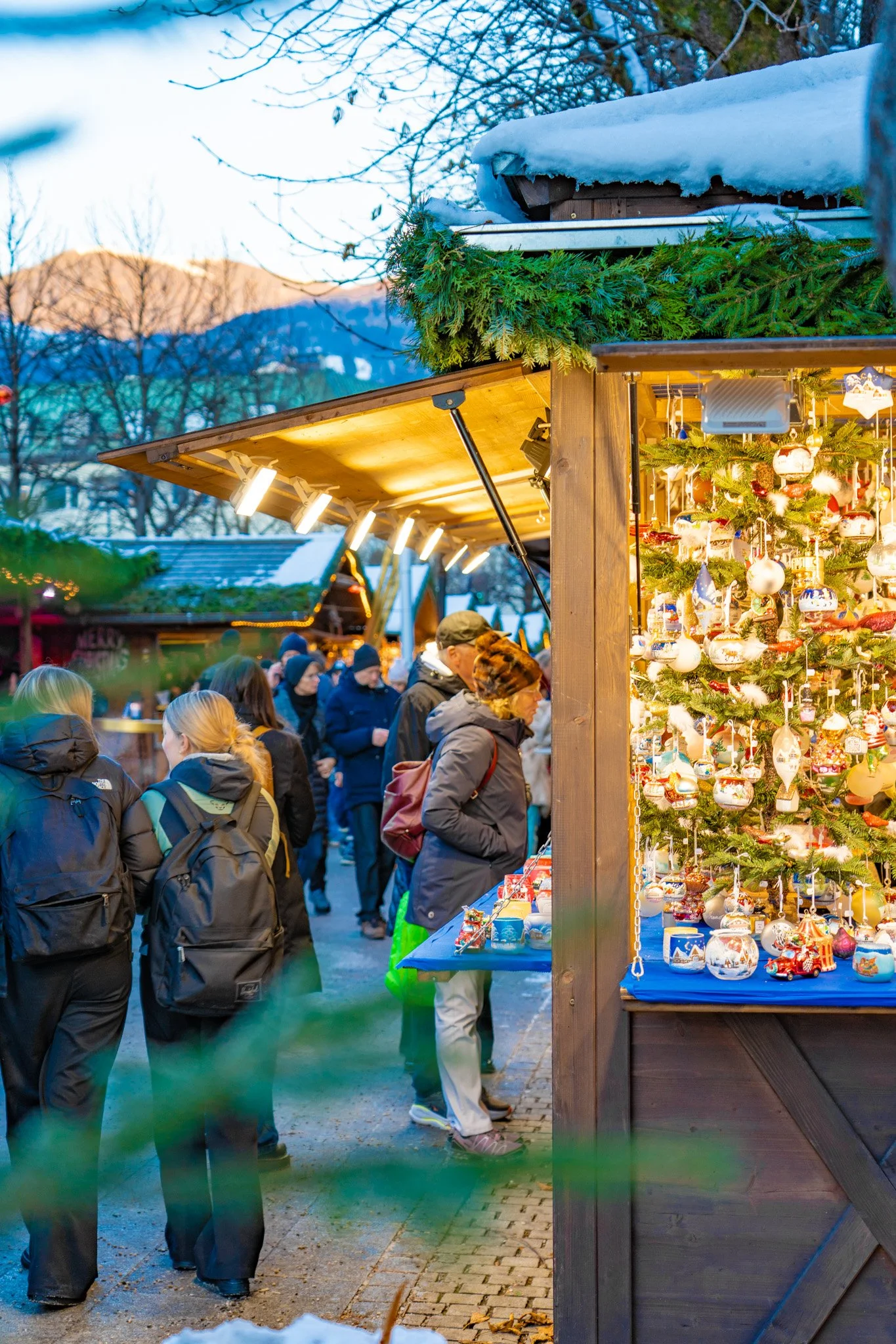 bruneck-brunico-italy-christmas-market-andrew-and-kait-2025-20.jpg