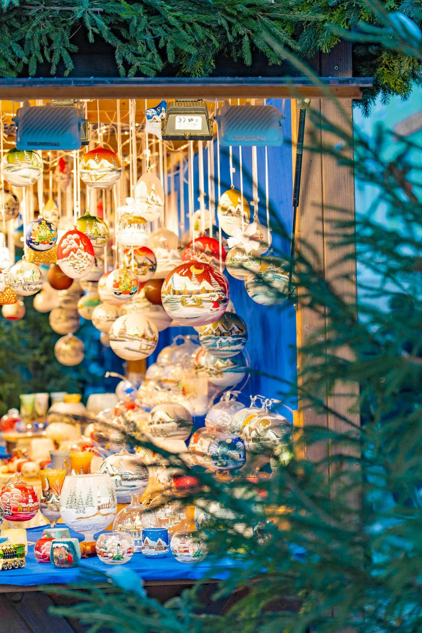 bruneck-brunico-italy-christmas-market-andrew-and-kait-2025-22.jpg