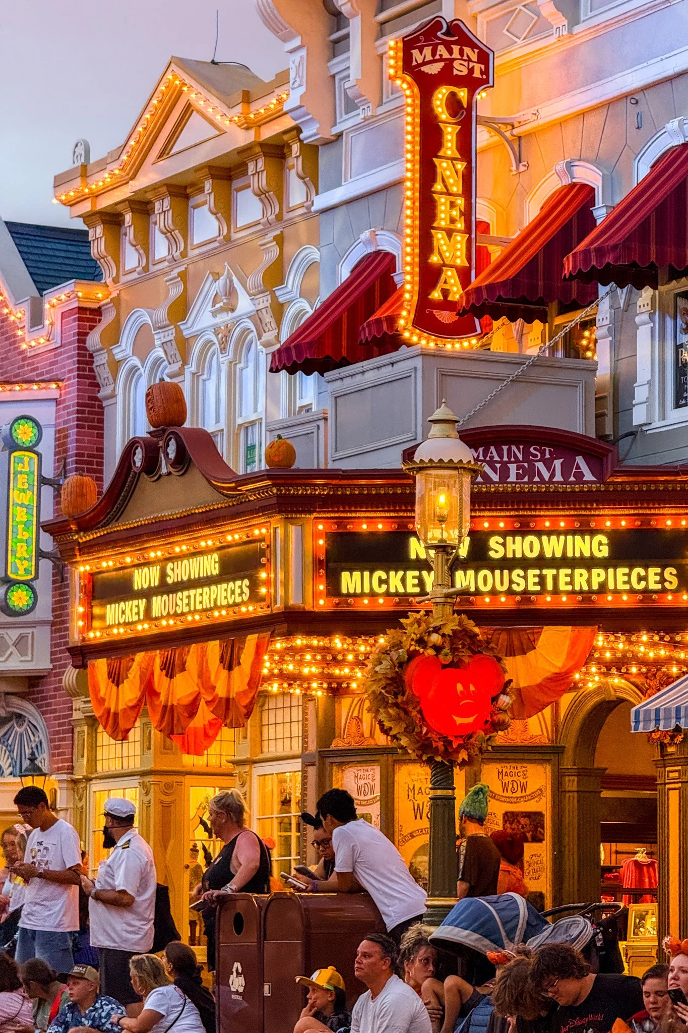 mnsshp-magic-kingdom-disney-world-andrew-and-kait-2026-19.jpg