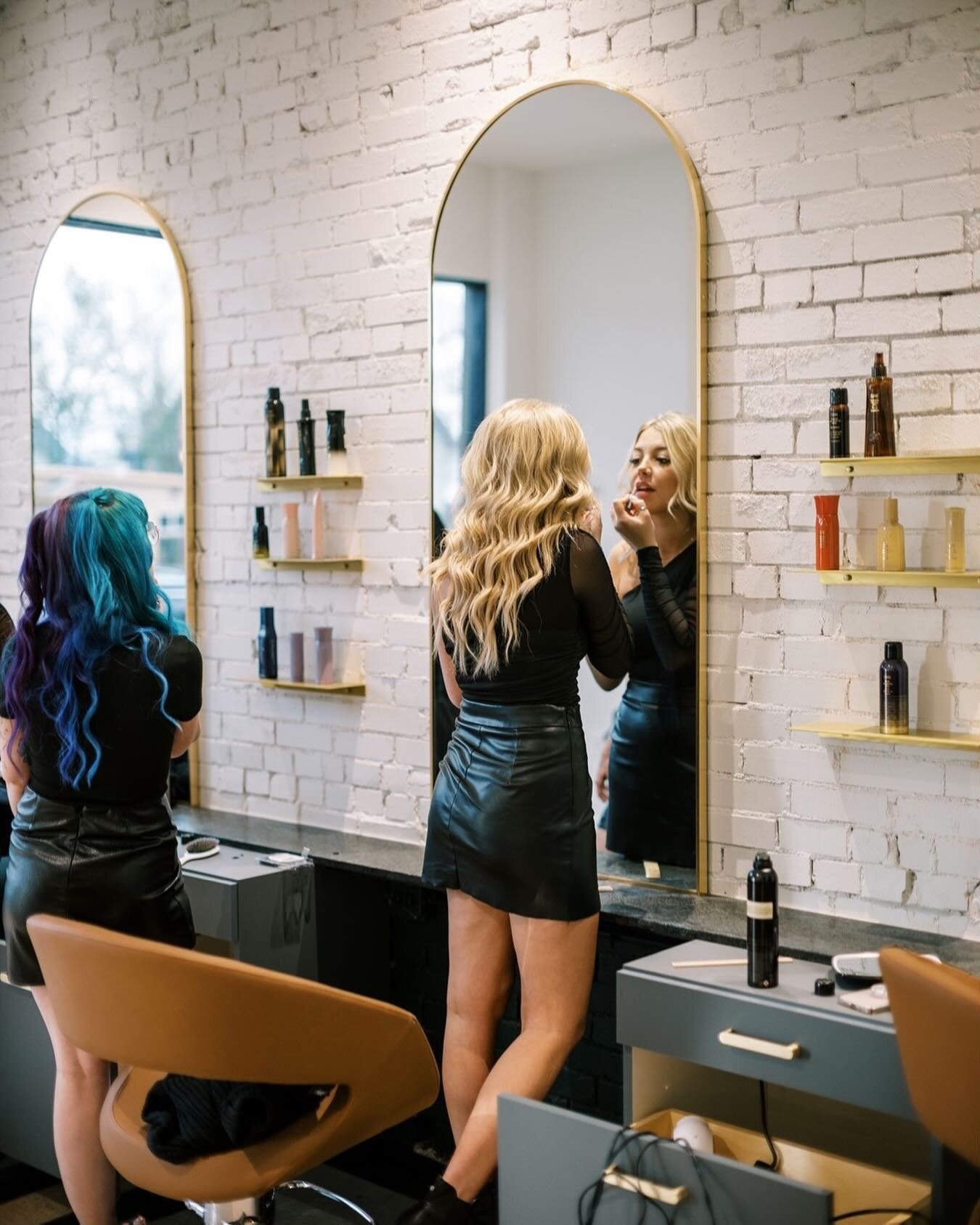 Have you ever wanted to be a hair extension QUEEN?
⠀⠀⠀⠀⠀⠀⠀⠀⠀
We&rsquo;re hiring new Extensionistas and we would love to chat with you! Click the link in our bio to see if we&rsquo;re a match.
⠀⠀⠀⠀⠀⠀⠀⠀⠀
#coloradohairextensions #hairextensionspecialist