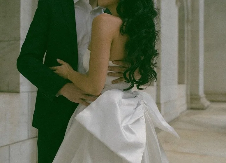 Soft sculptural waves. A perfectly placed hairpin. Subtle glow and sultry eyes. Her bridal glam was all about refined details that made a big impact—paired with a daring silhouette that felt equal parts timeless and bold.
⠀⠀⠀⠀⠀⠀⠀⠀⠀
photographer